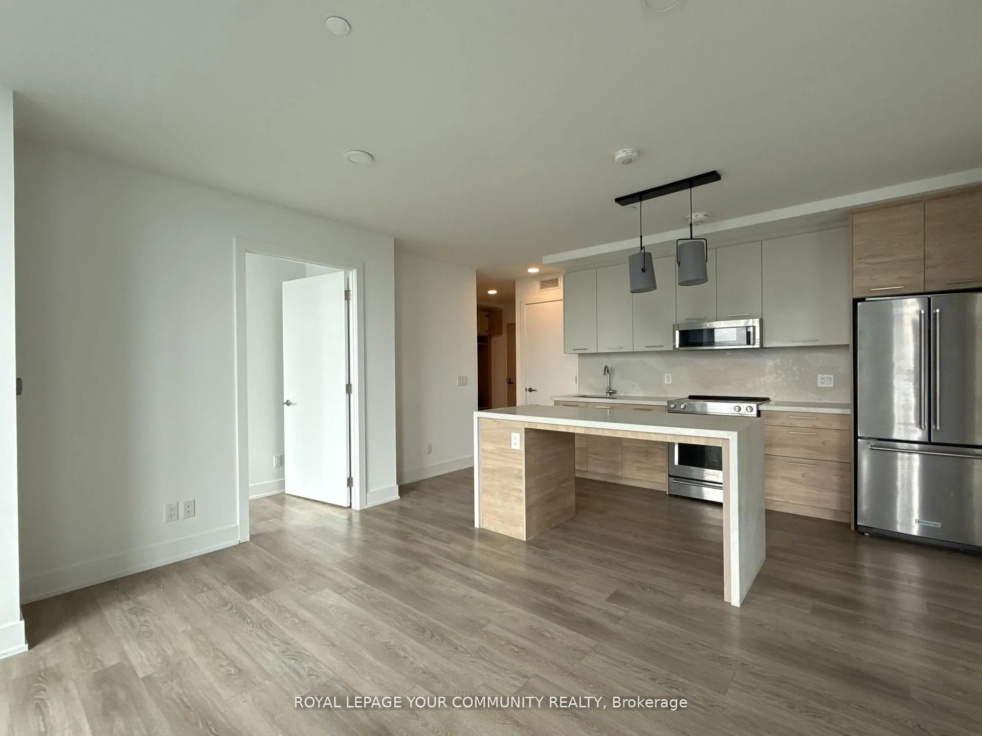200 Redpath Avenue, #3302
