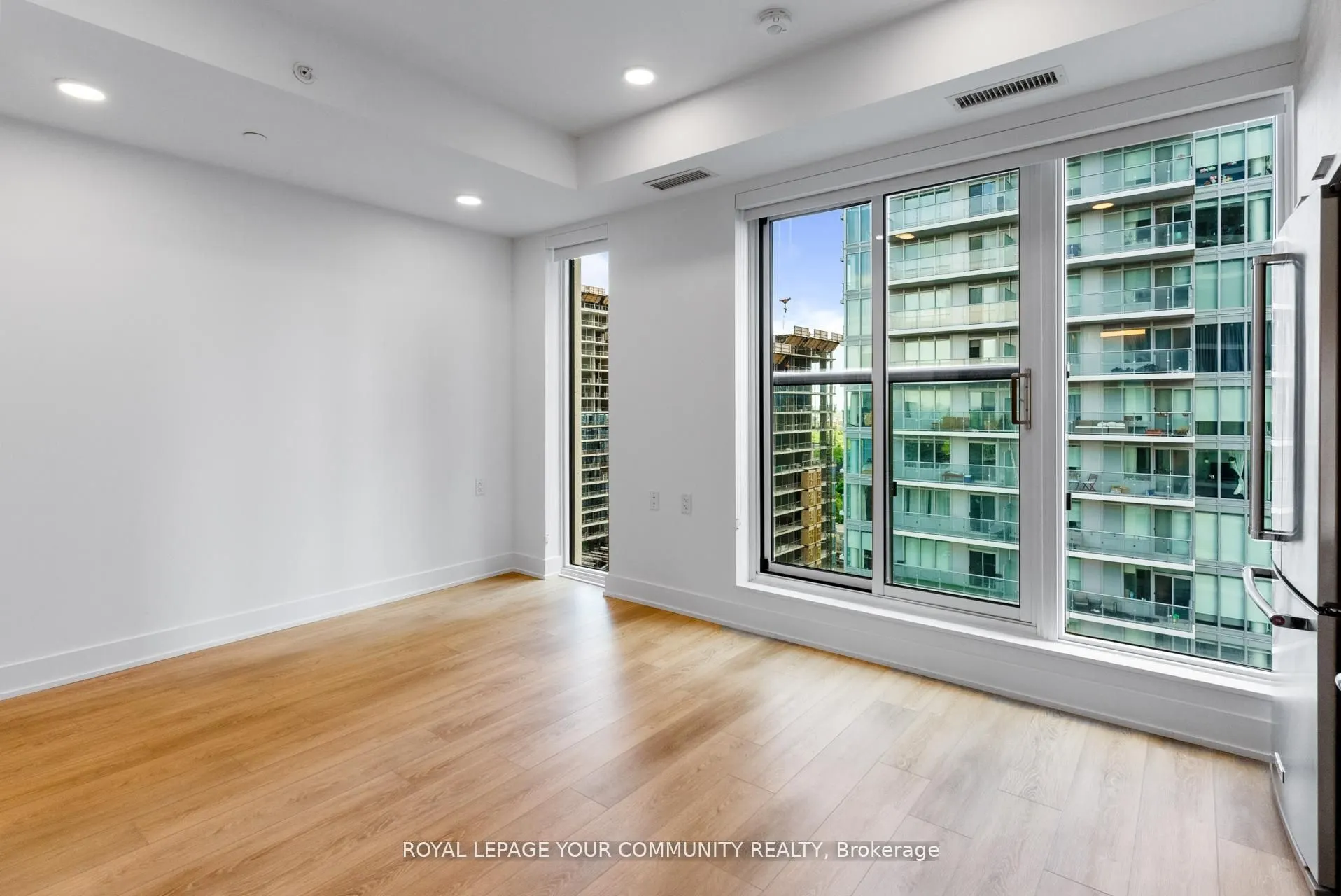 200 Redpath Avenue, #3310