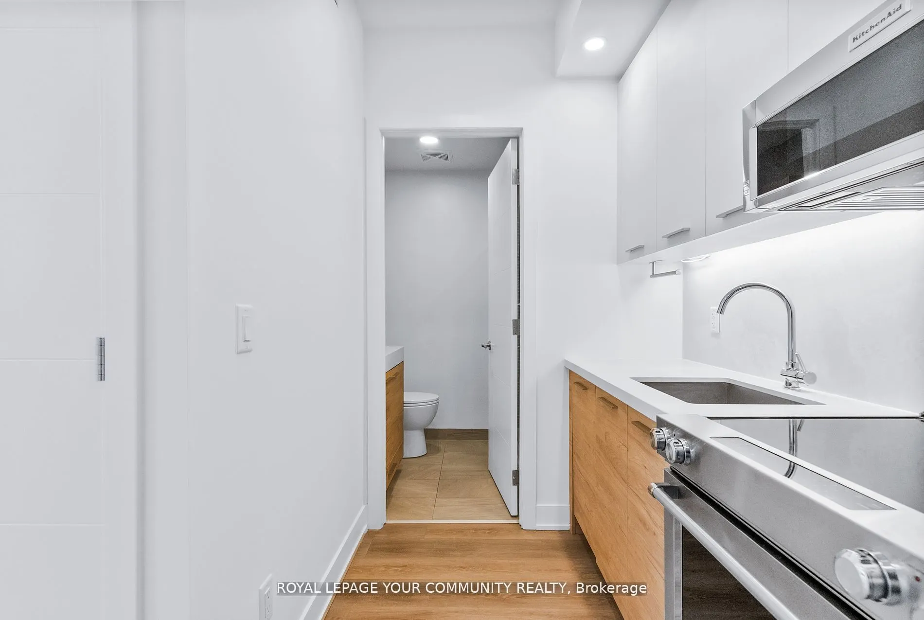 200 Redpath Avenue, #305