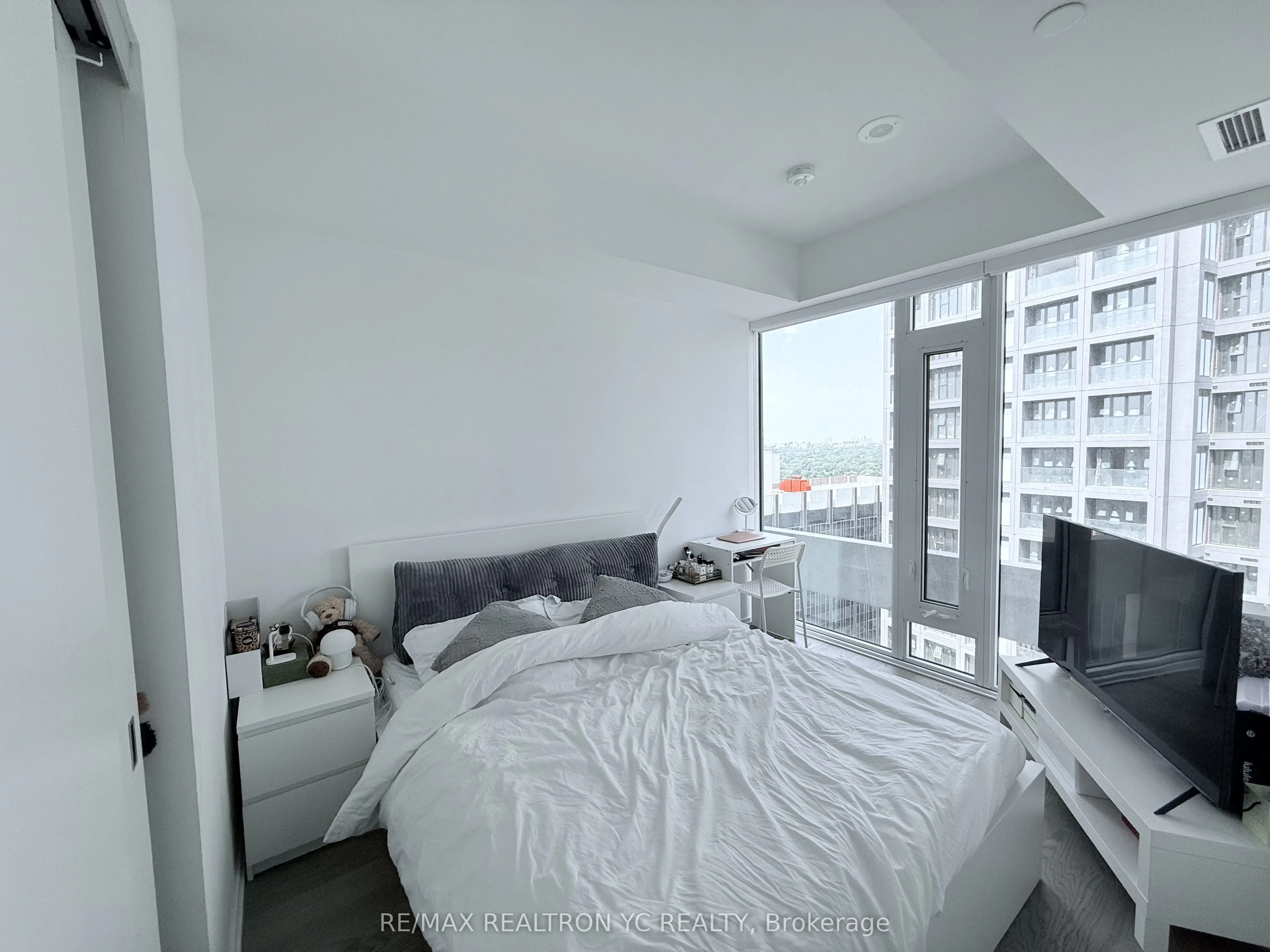 5 Soudan Avenue, #2910
