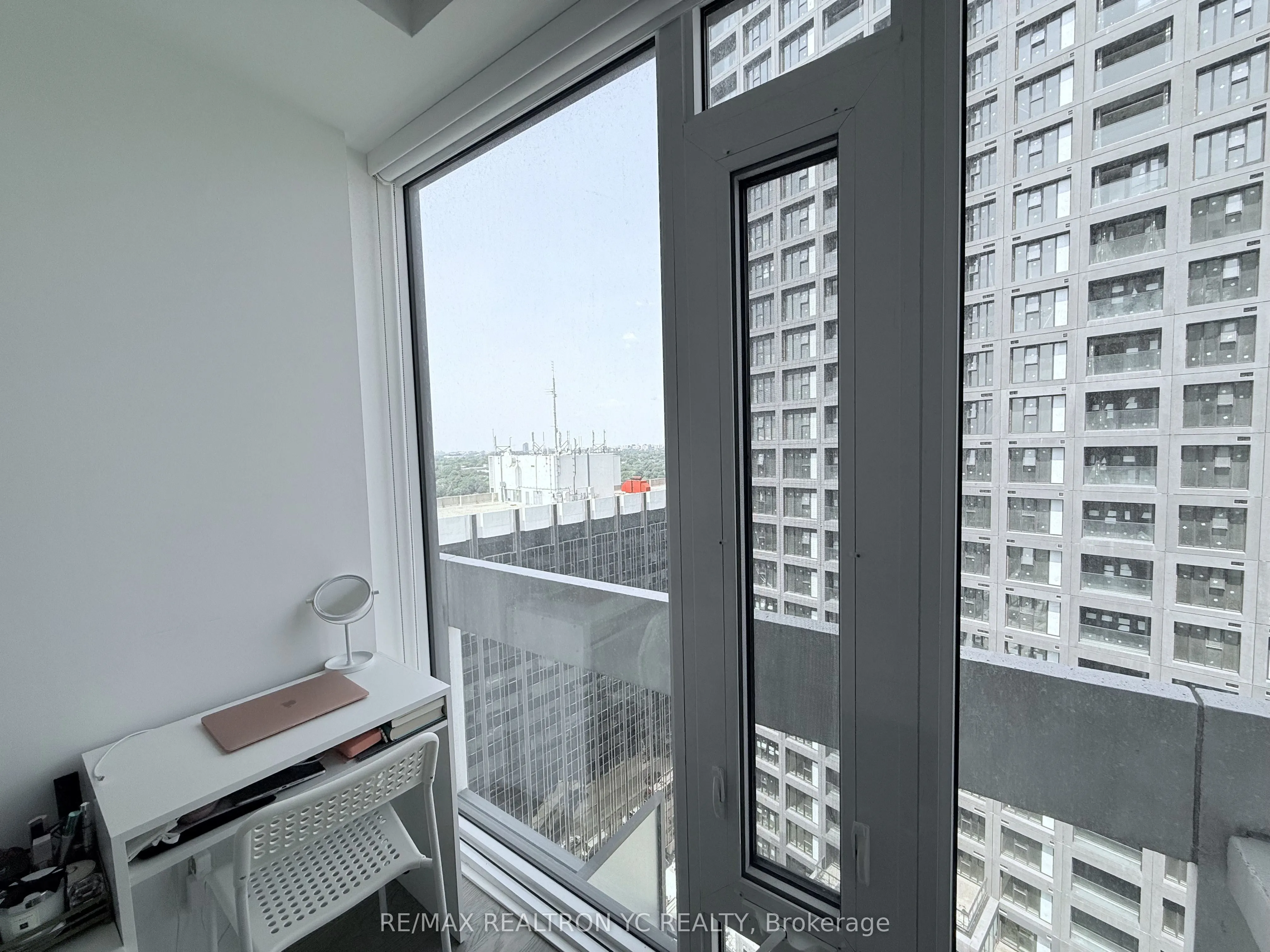 5 Soudan Avenue, #2910