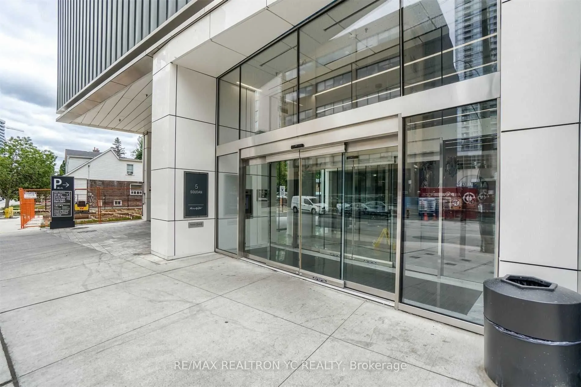 5 Soudan Avenue, #2910
