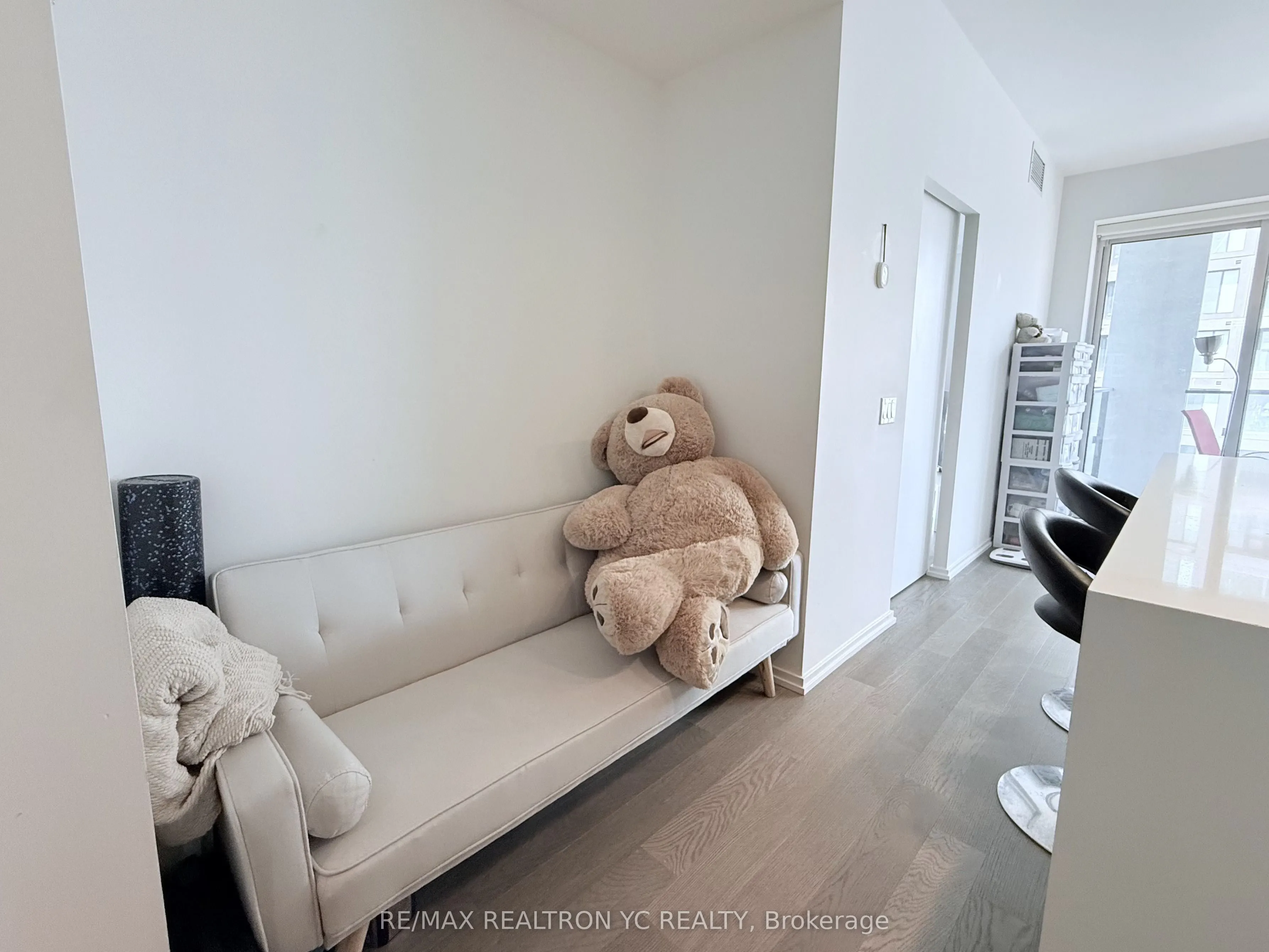 5 Soudan Avenue, #2910