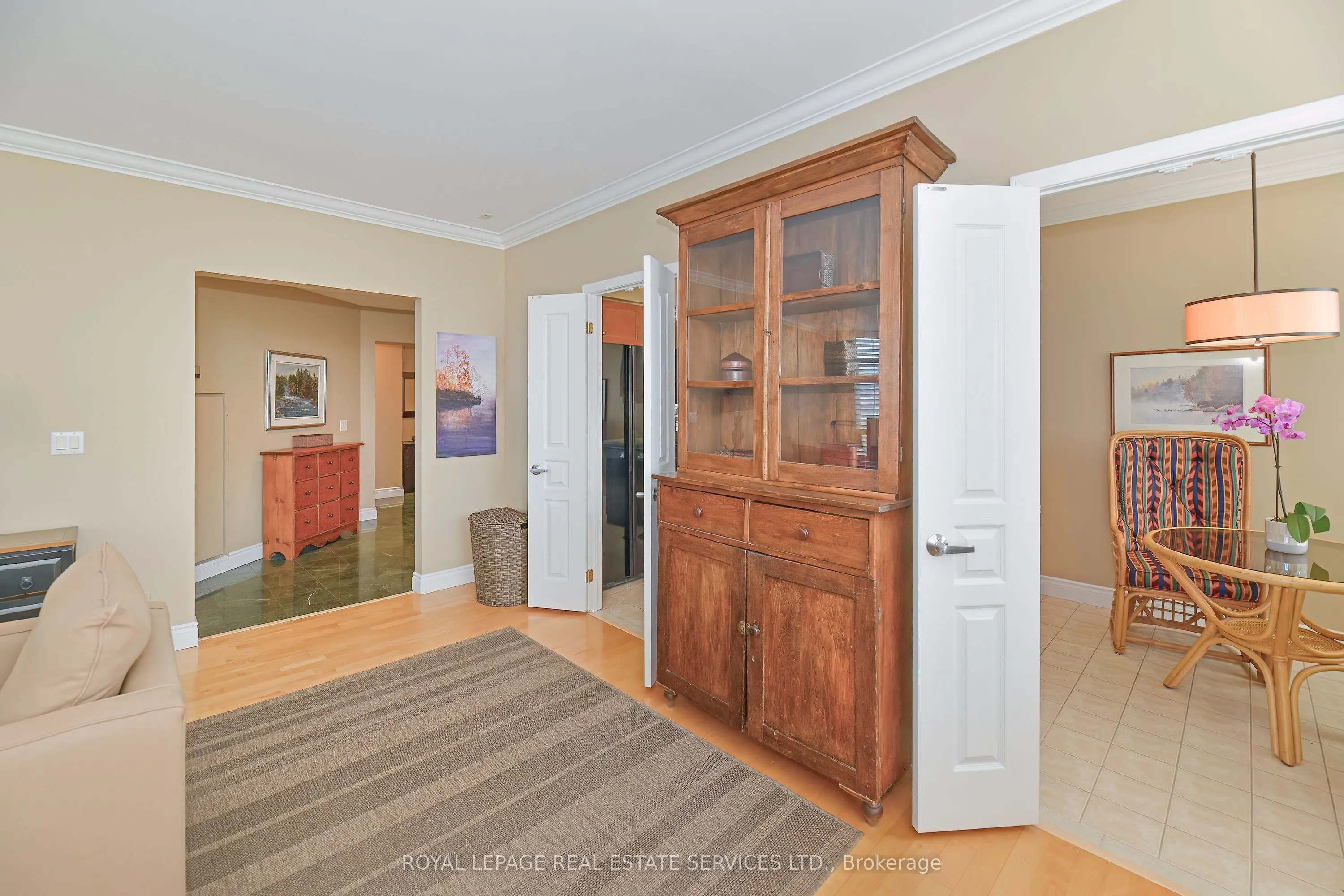 1 Deer Park Crescent, #905