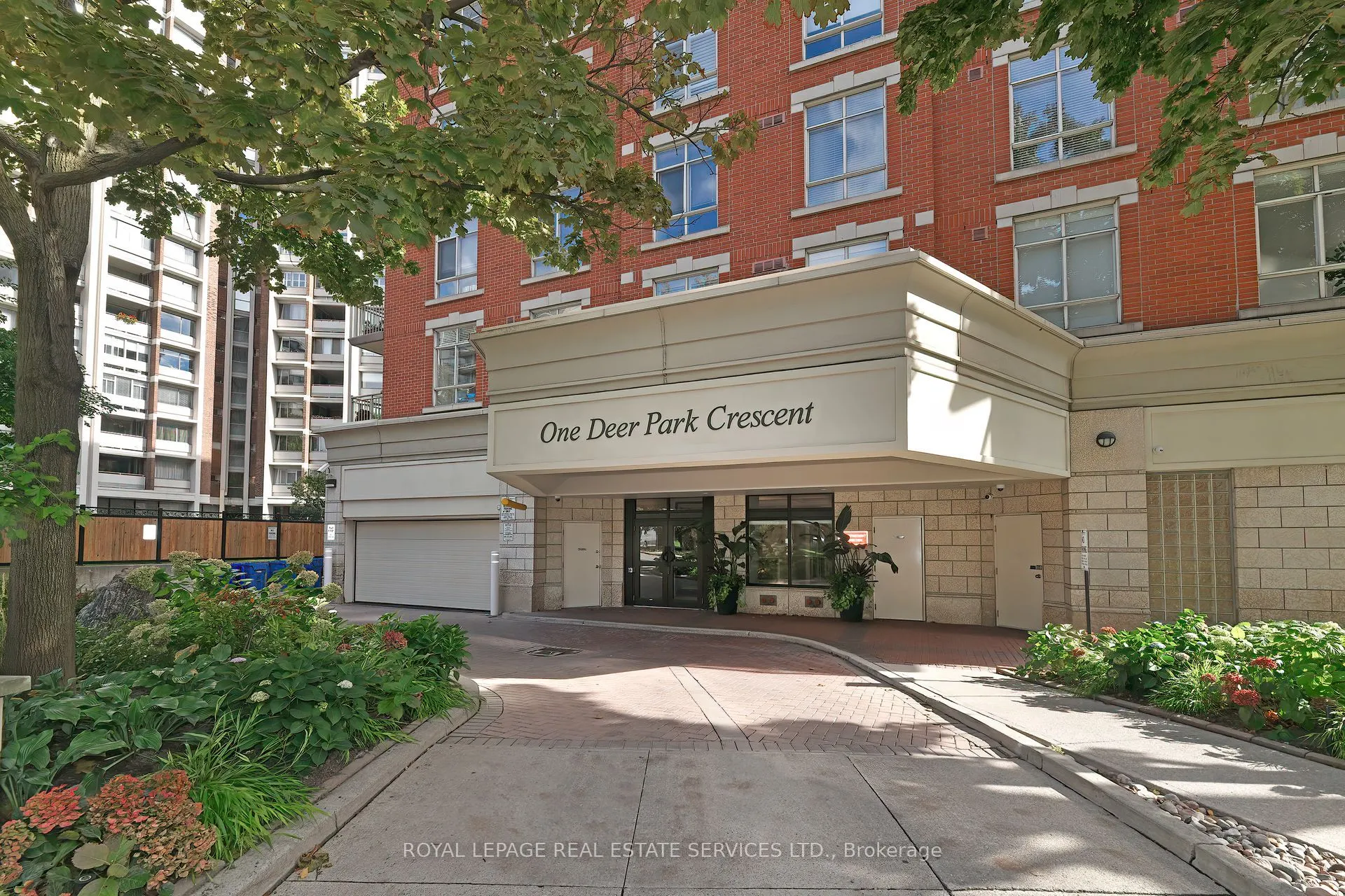 1 Deer Park Crescent, #905