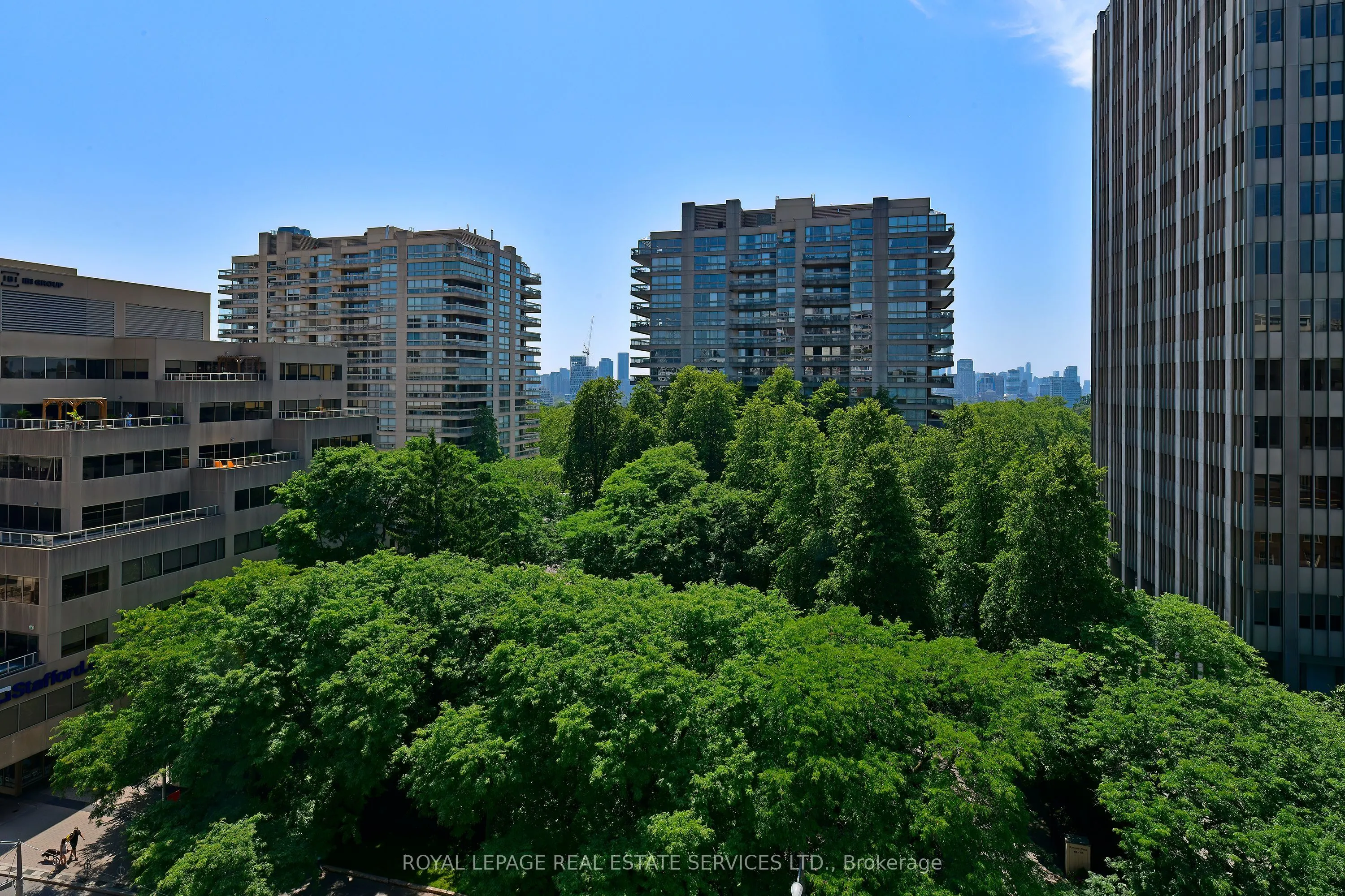 1 Deer Park Crescent, #905