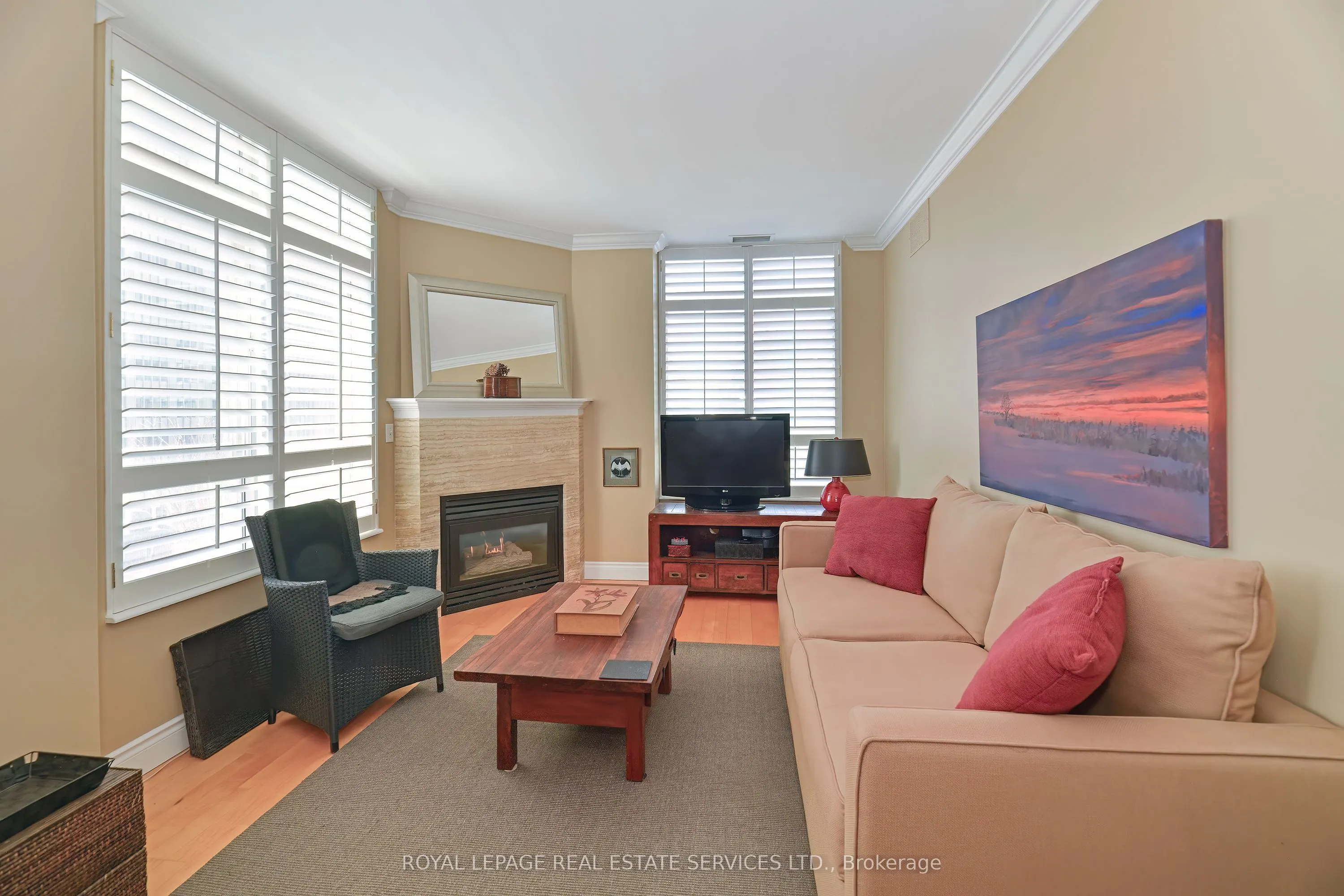 1 Deer Park Crescent, #905