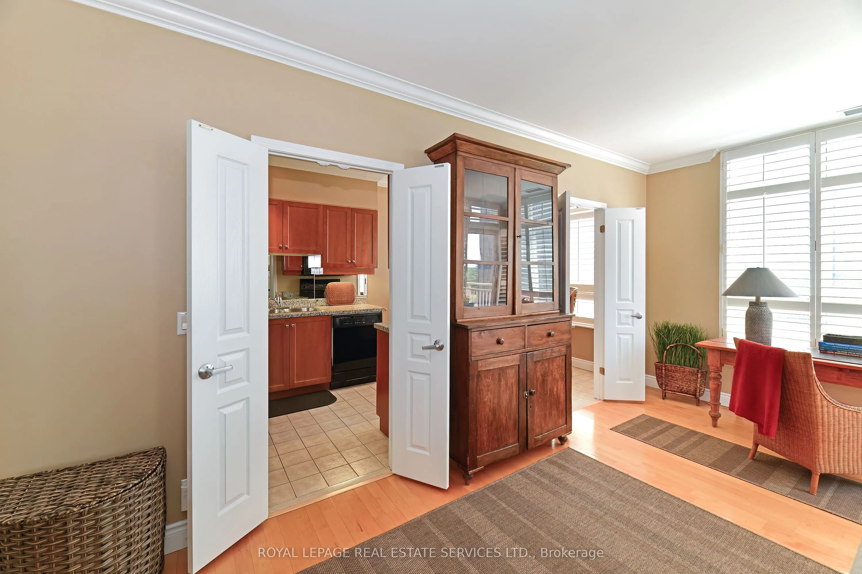 1 Deer Park Crescent, #905