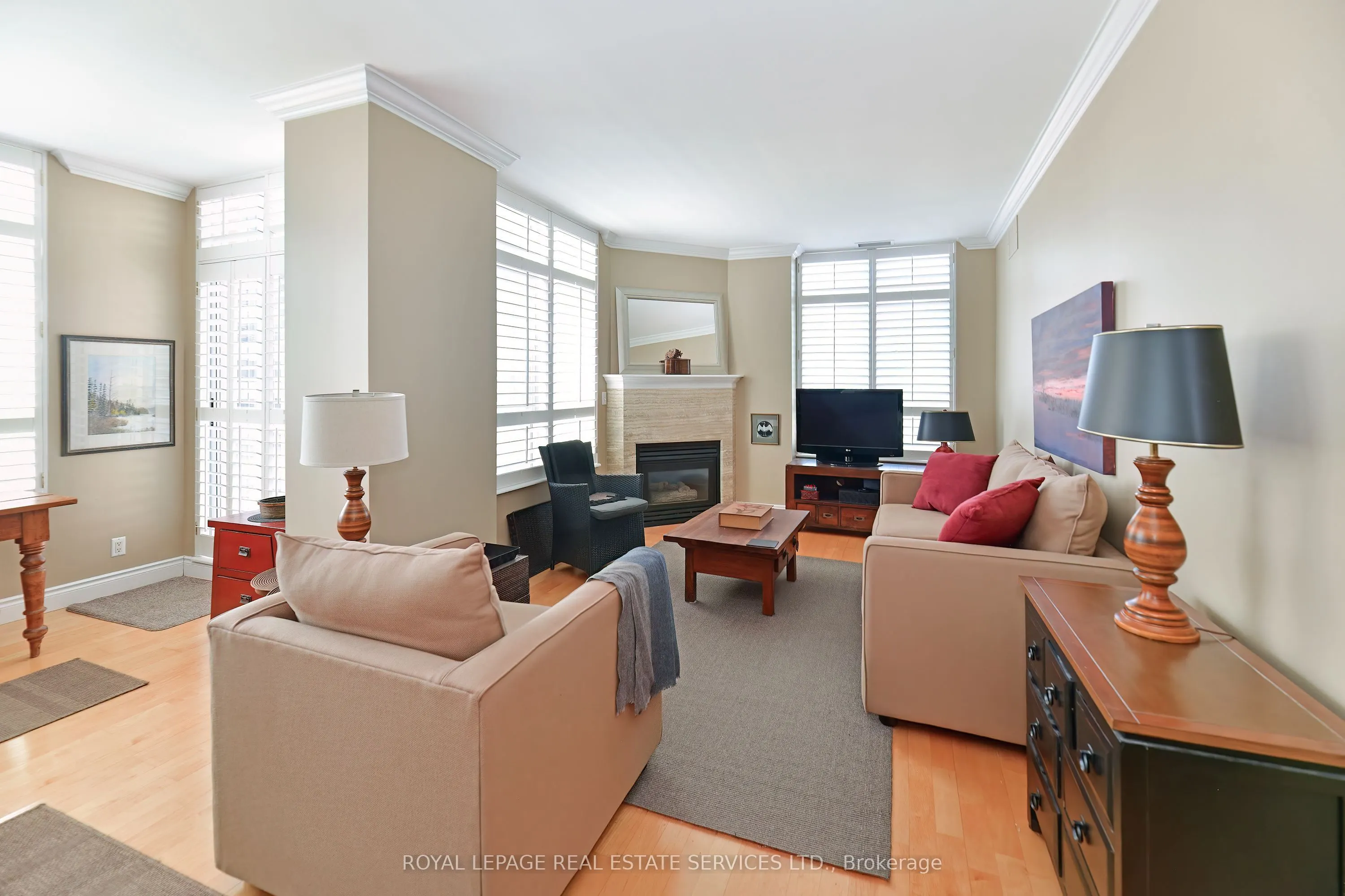 1 Deer Park Crescent, #905