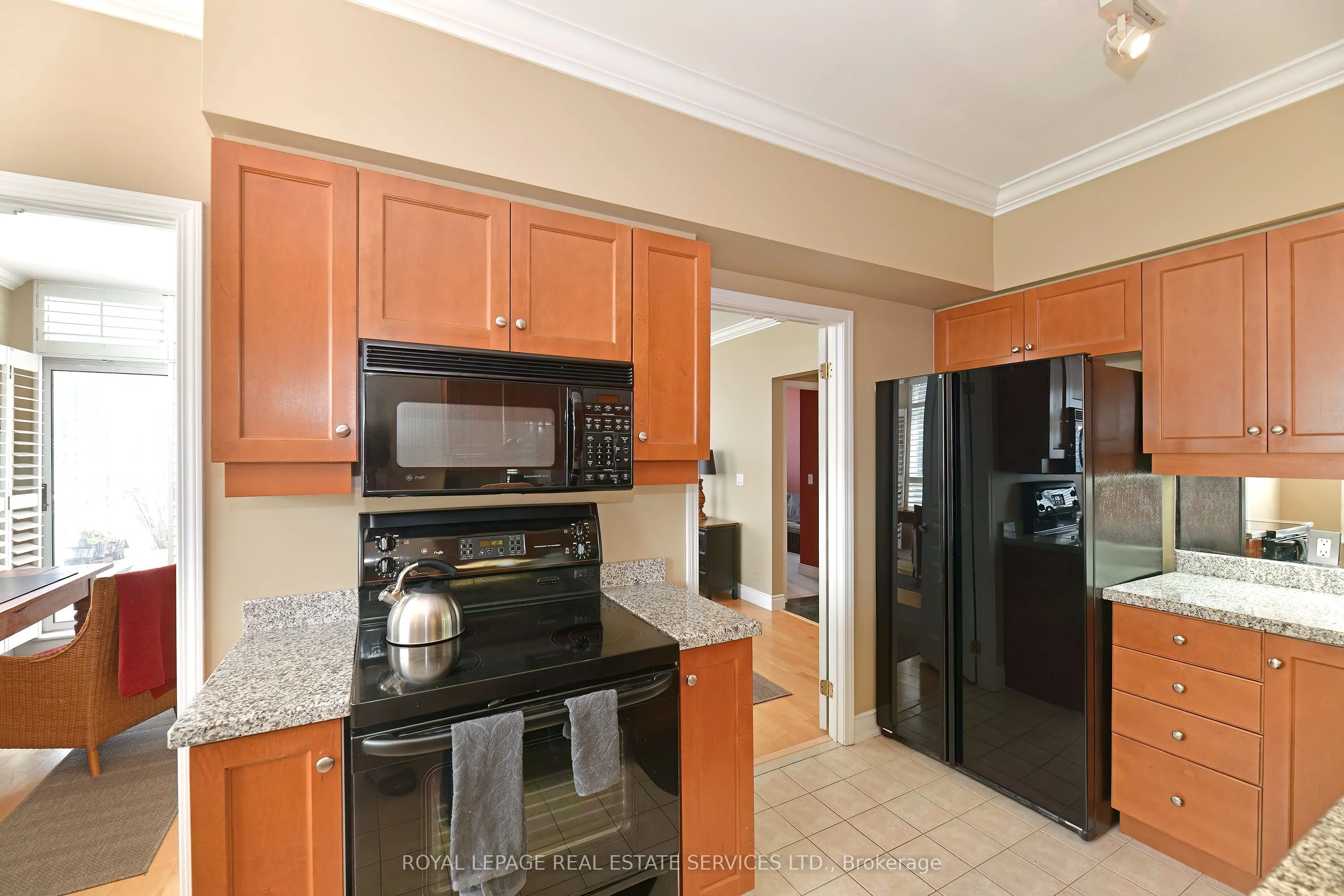 1 Deer Park Crescent, #905