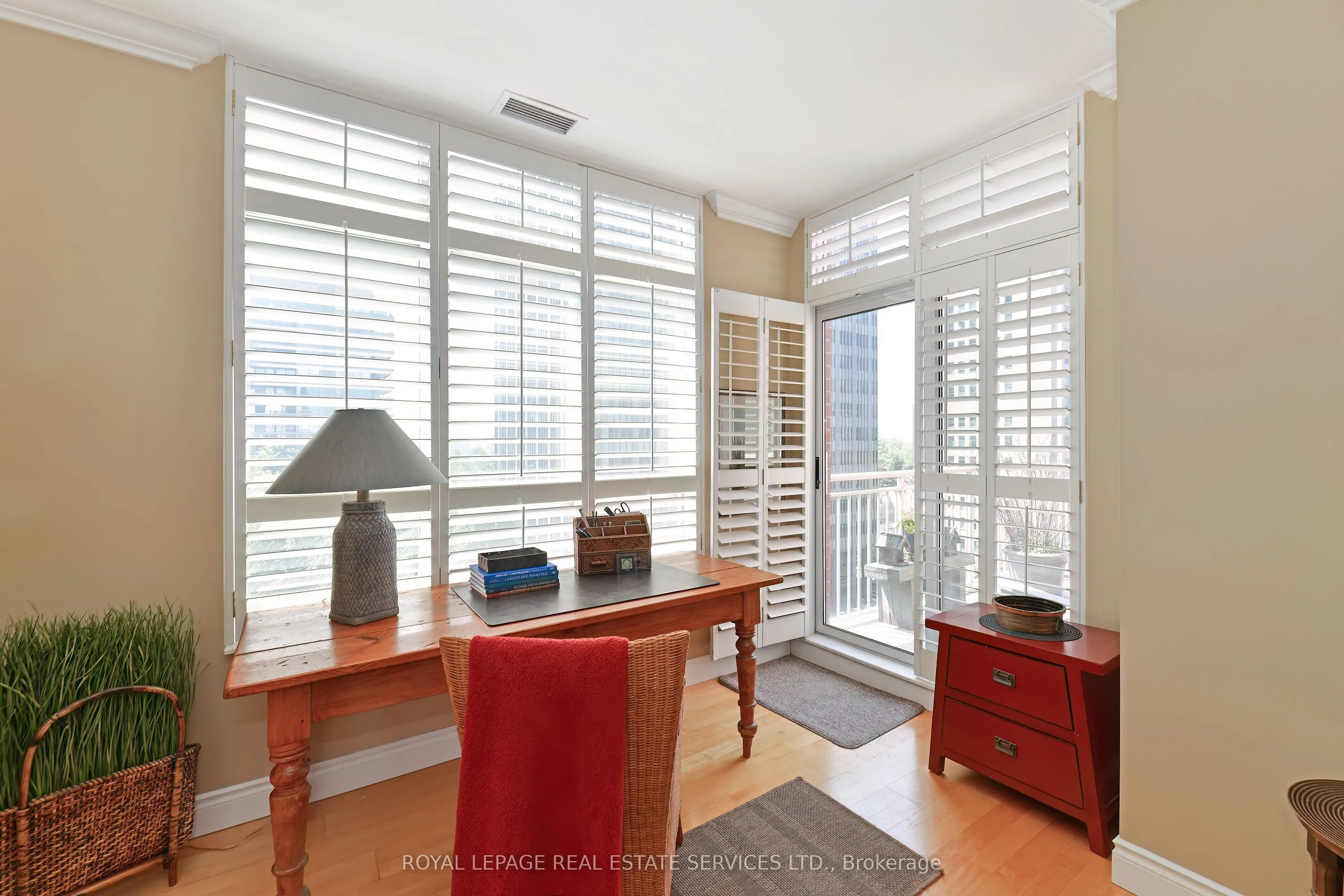 1 Deer Park Crescent, #905