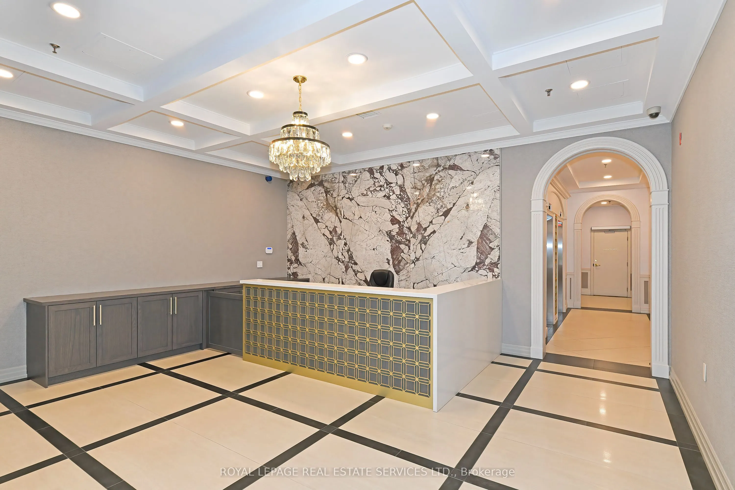 1 Deer Park Crescent, #905