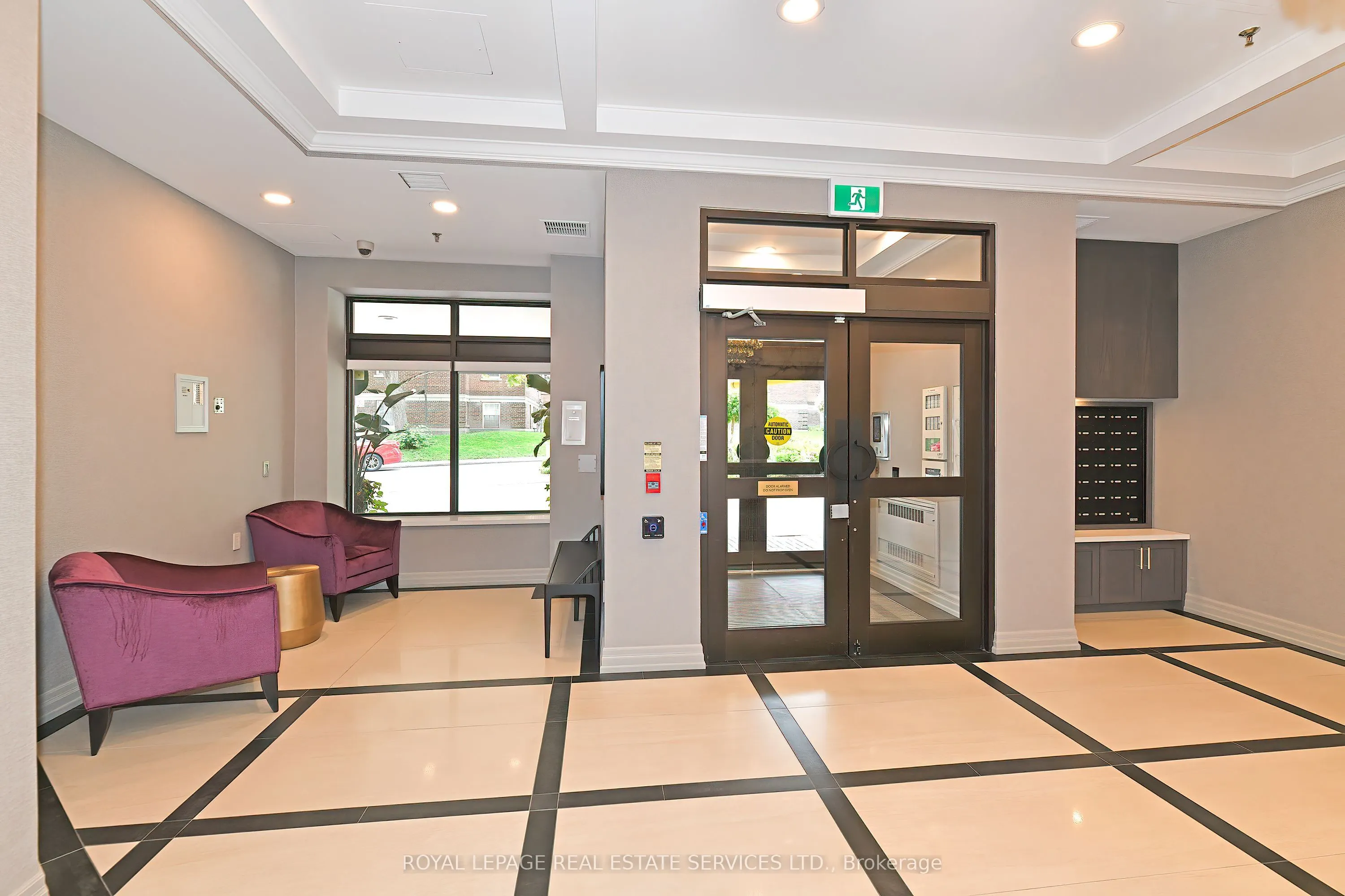 1 Deer Park Crescent, #905