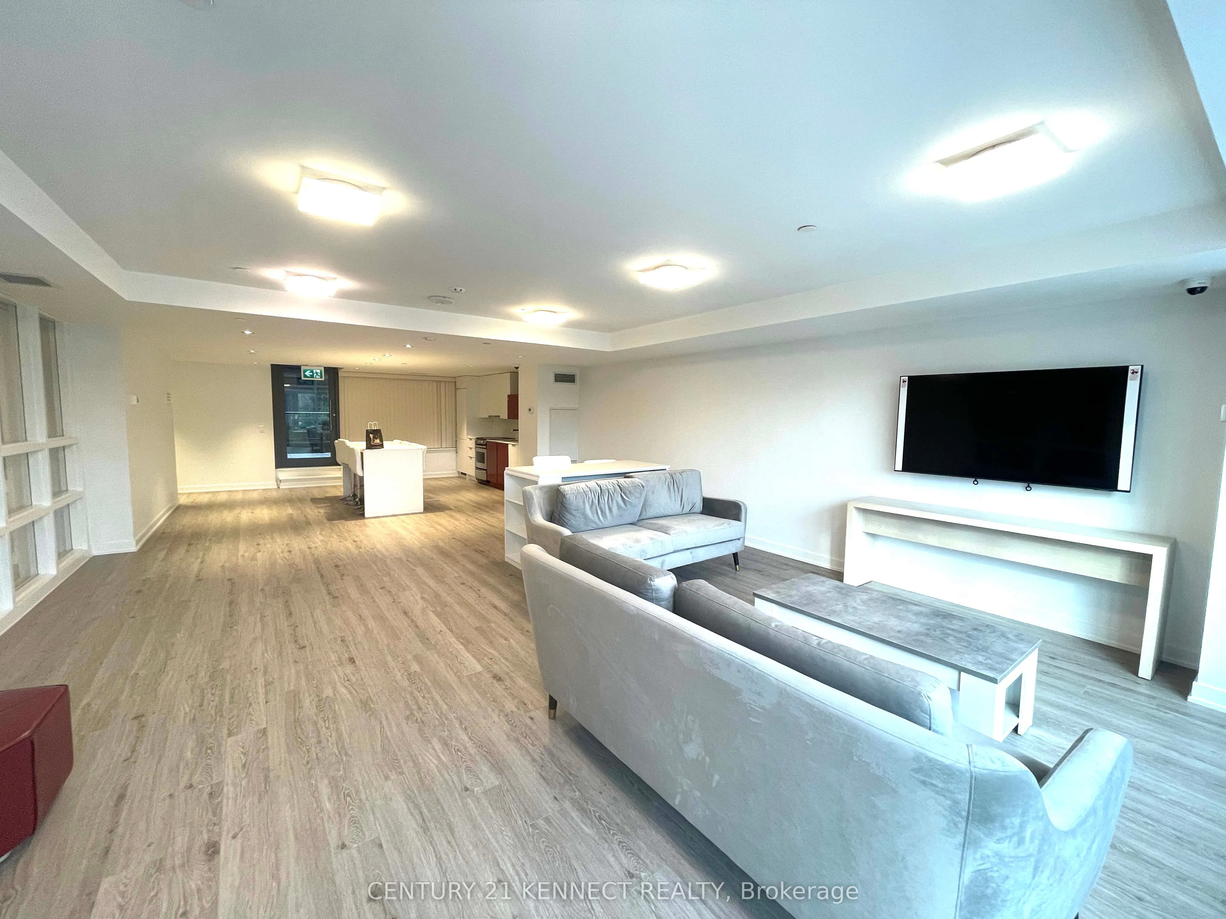 231 College Street, #802R