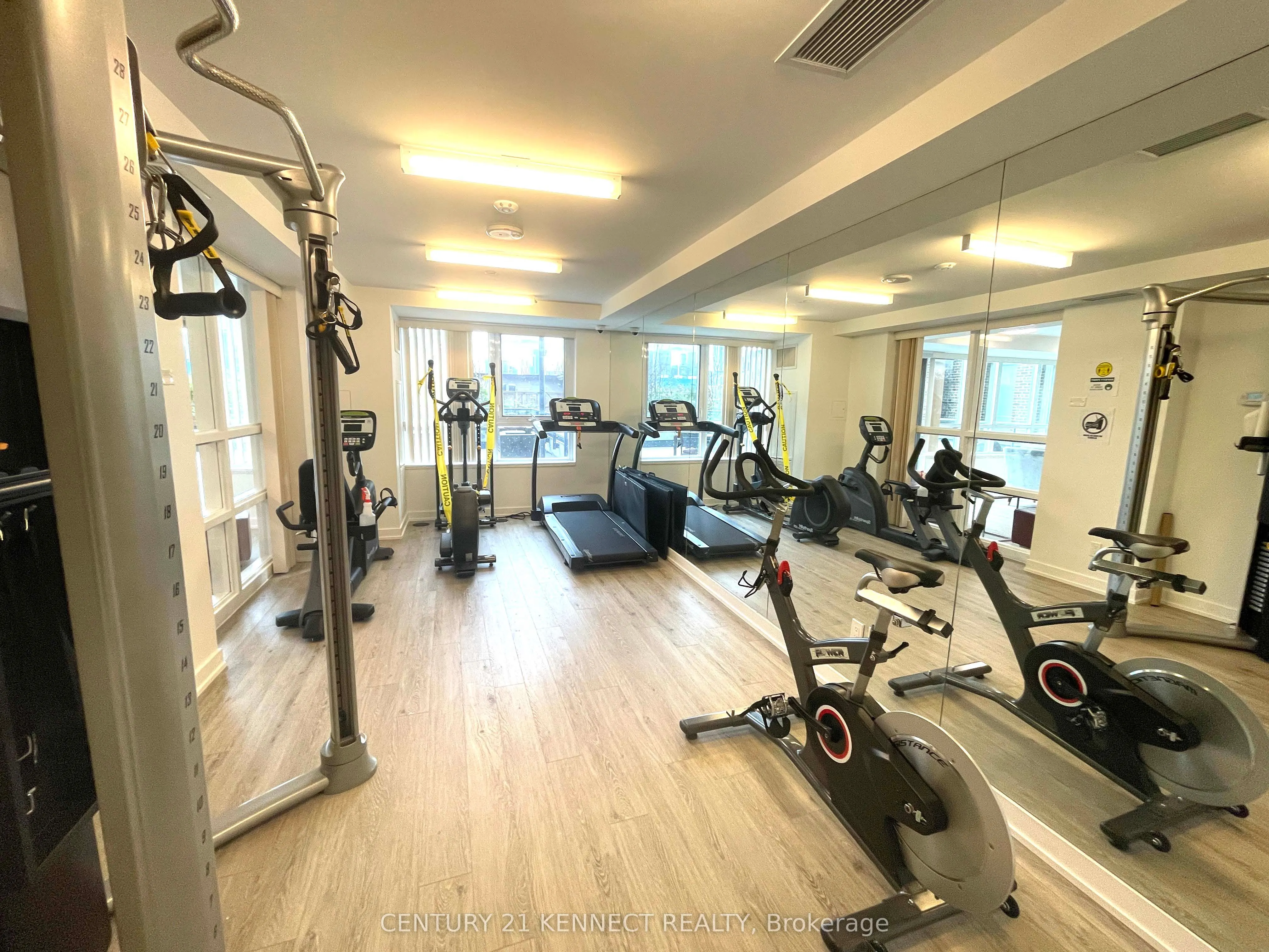 231 College Street, #802R