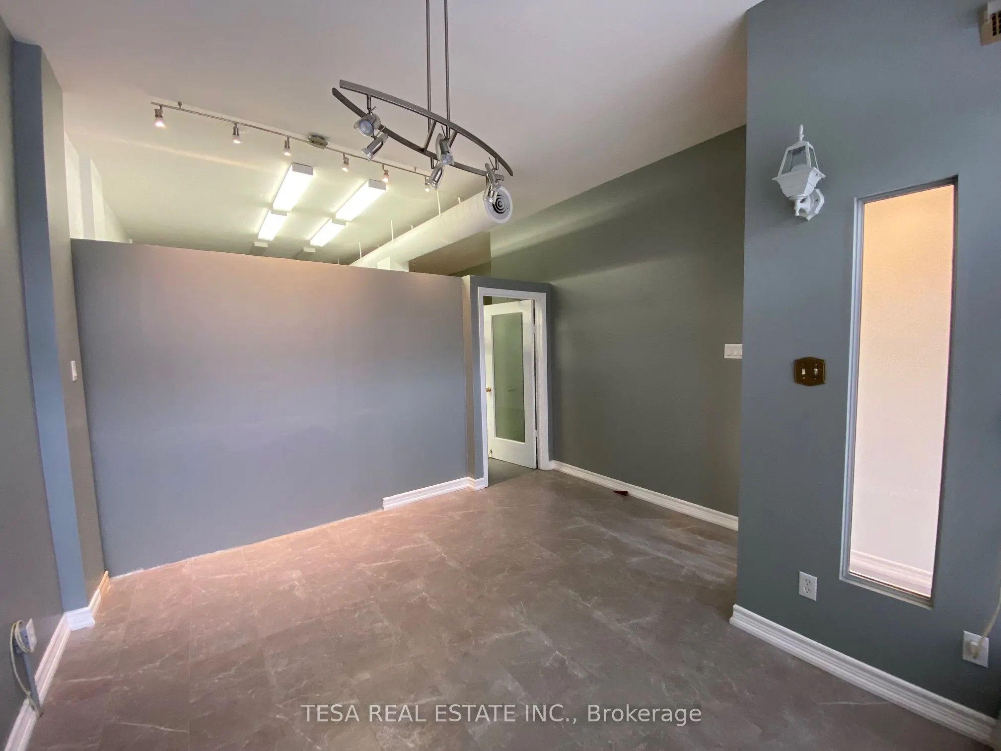 566 Sheppard Avenue W