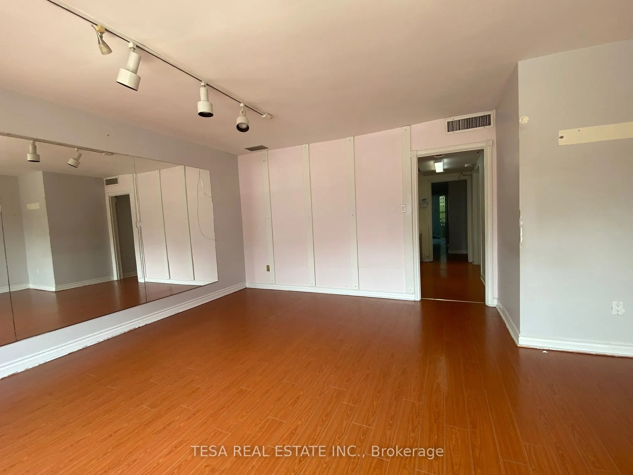 566 Sheppard Avenue W