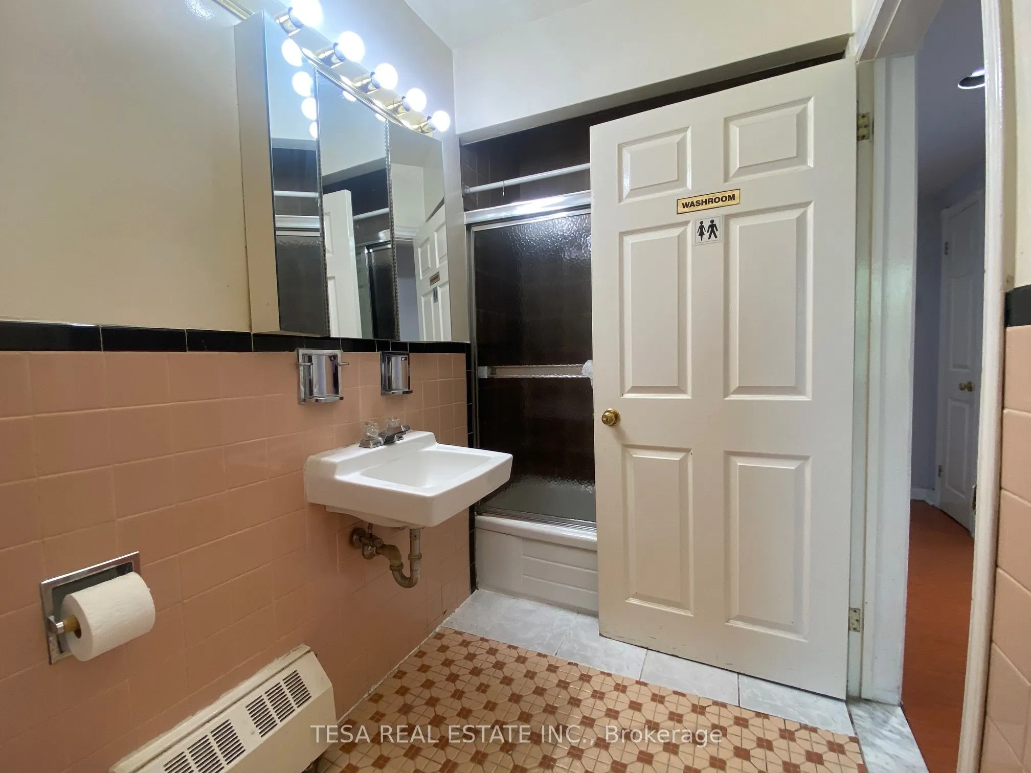 566 Sheppard Avenue W