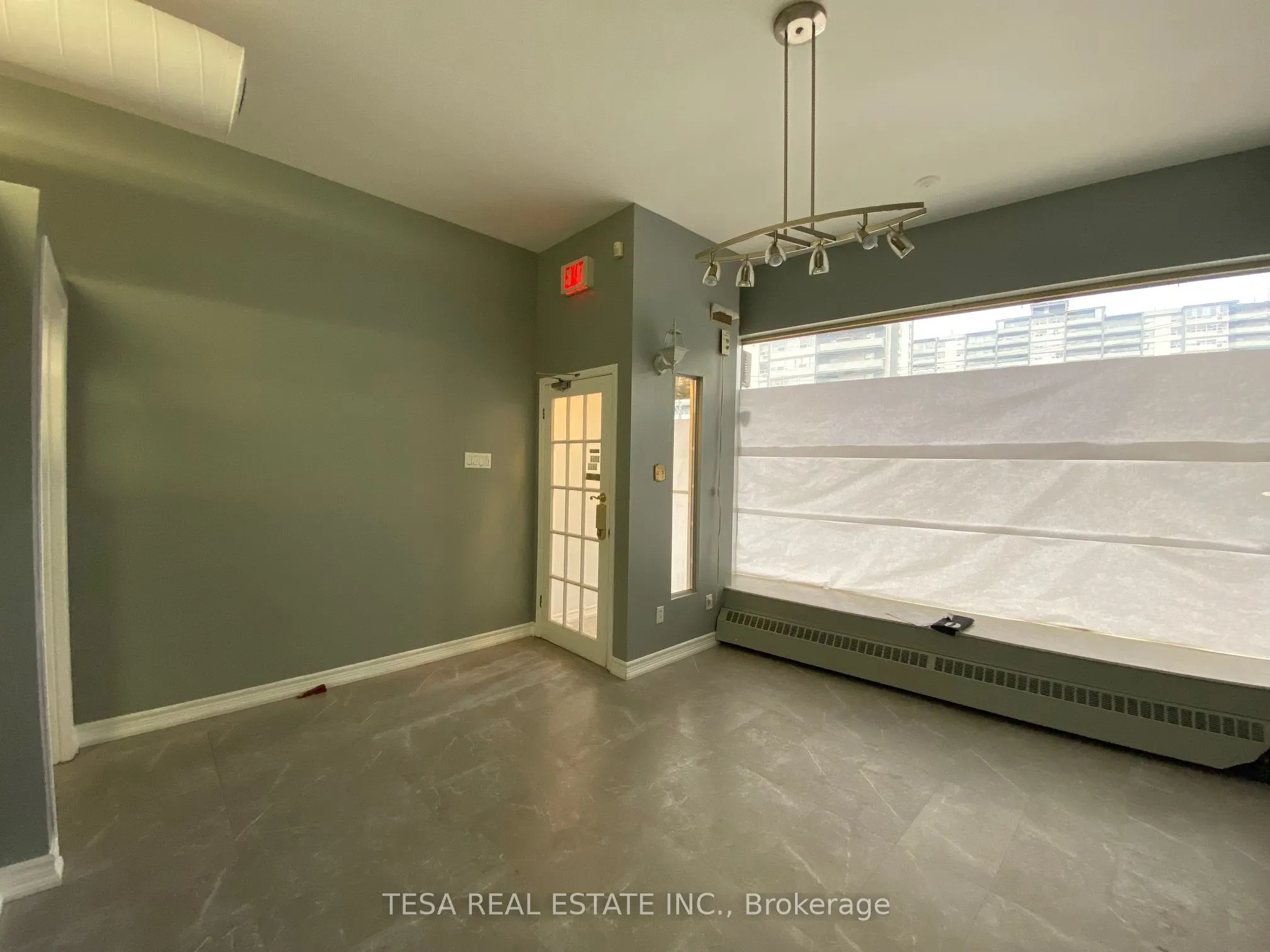 566 Sheppard Avenue W