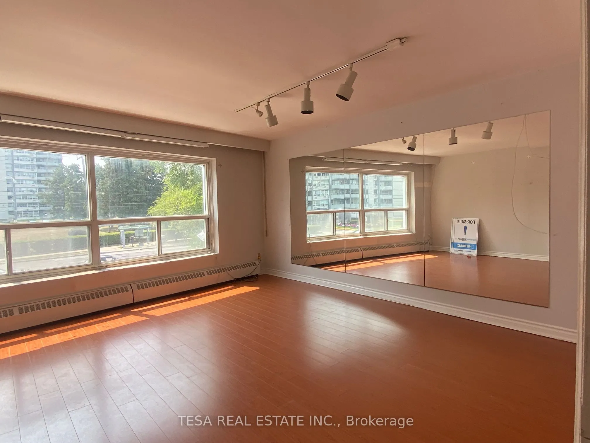 566 Sheppard Avenue W