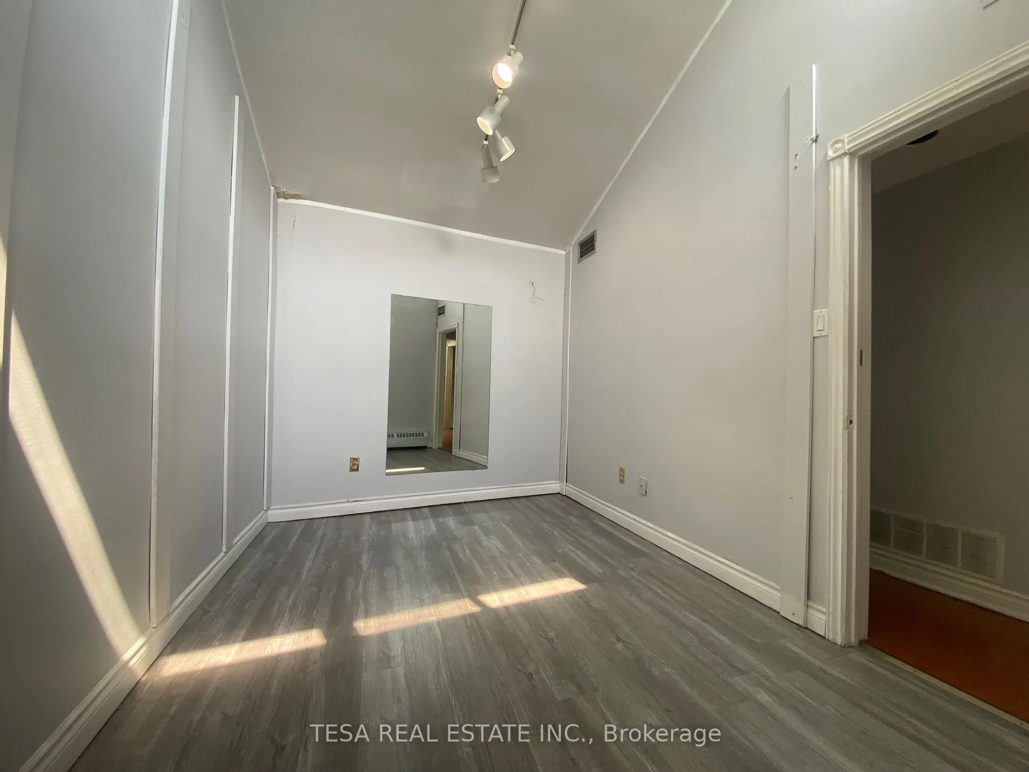 566 Sheppard Avenue W