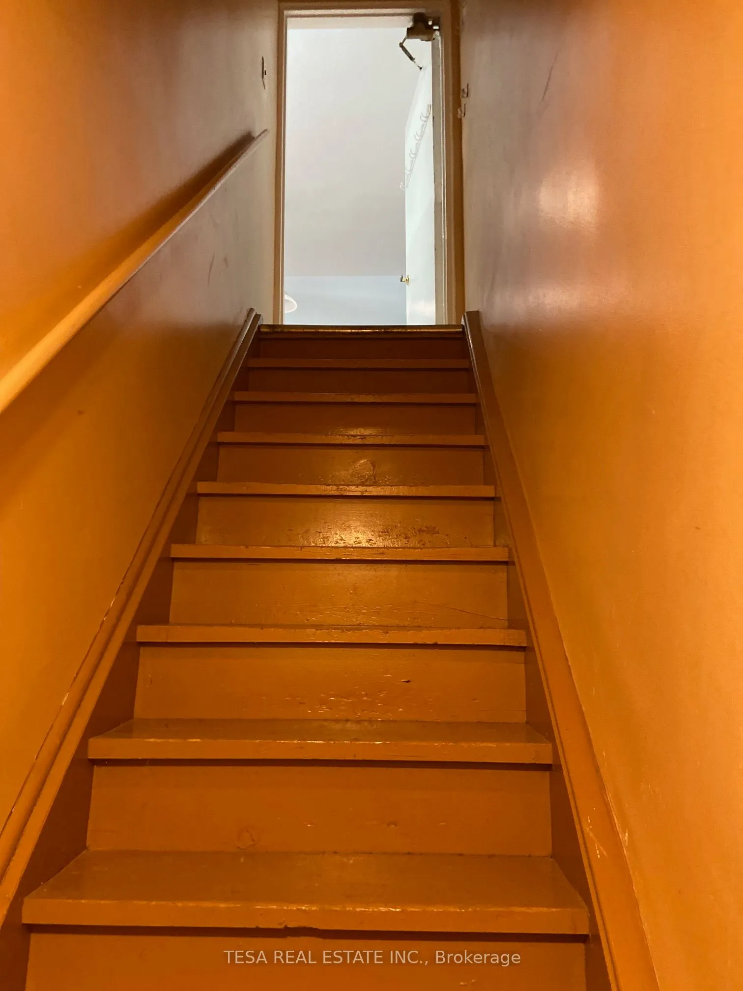 566 Sheppard Avenue W