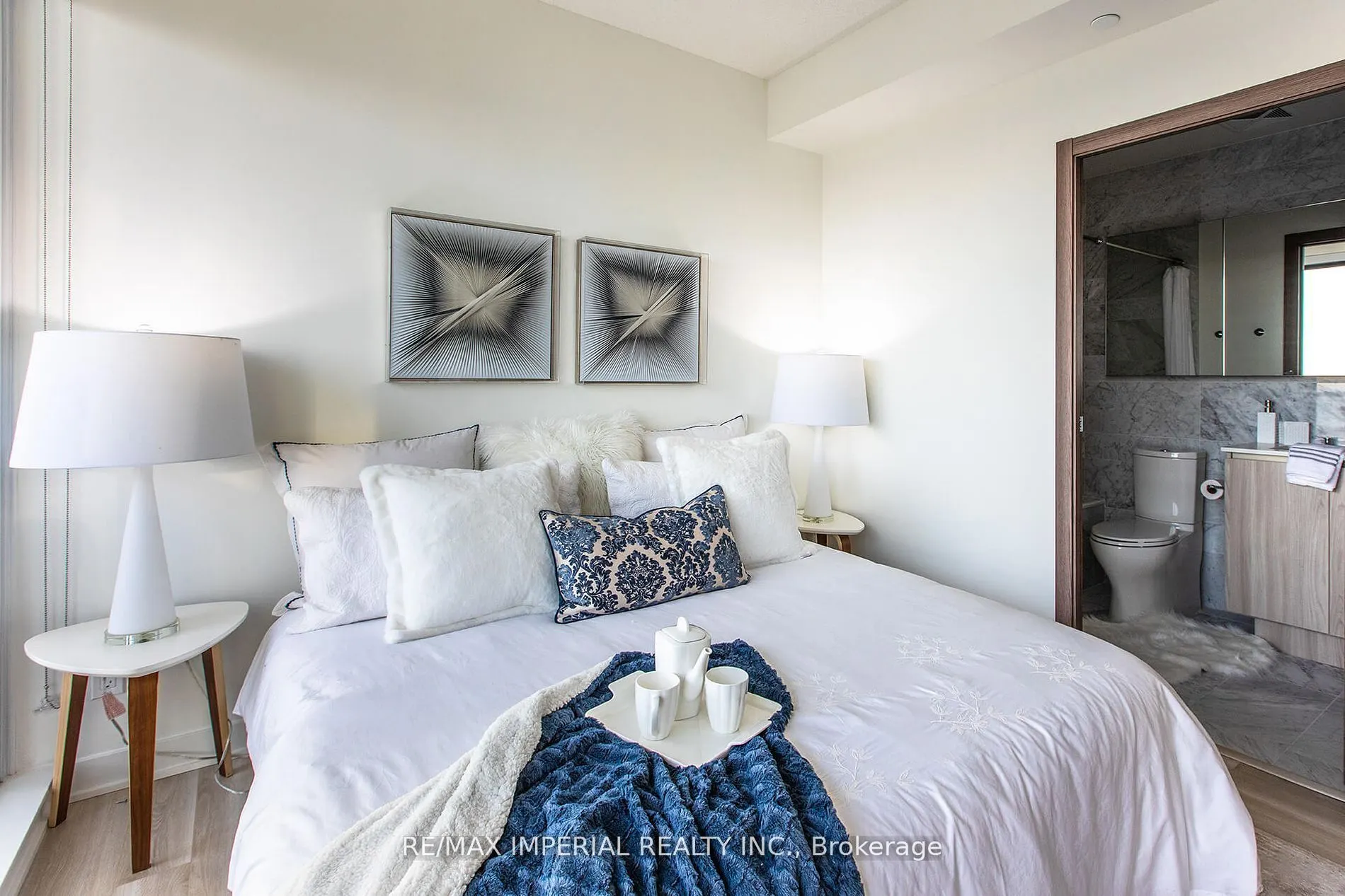 19 Bathurst Street, #611