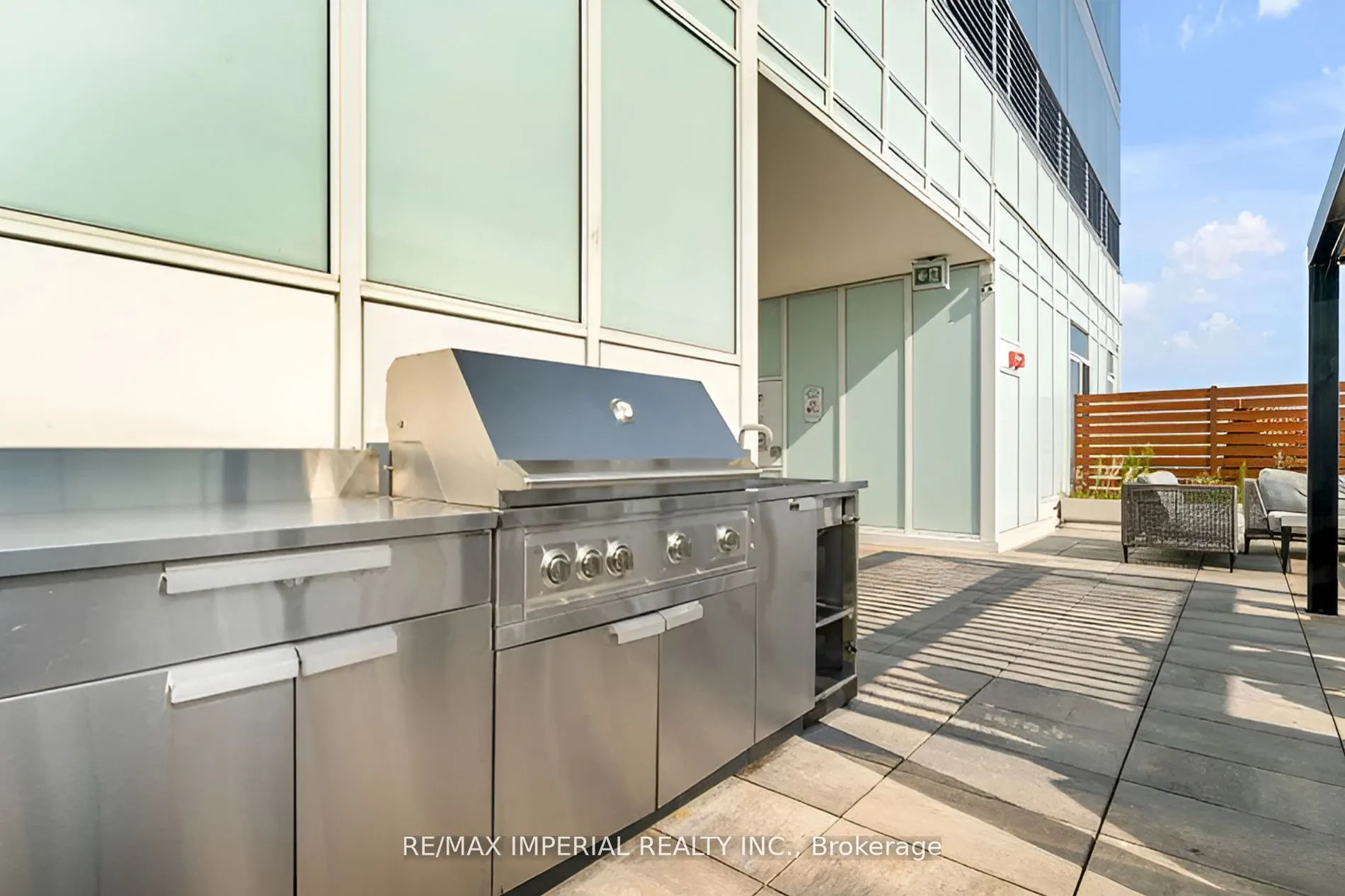 19 Bathurst Street, #611