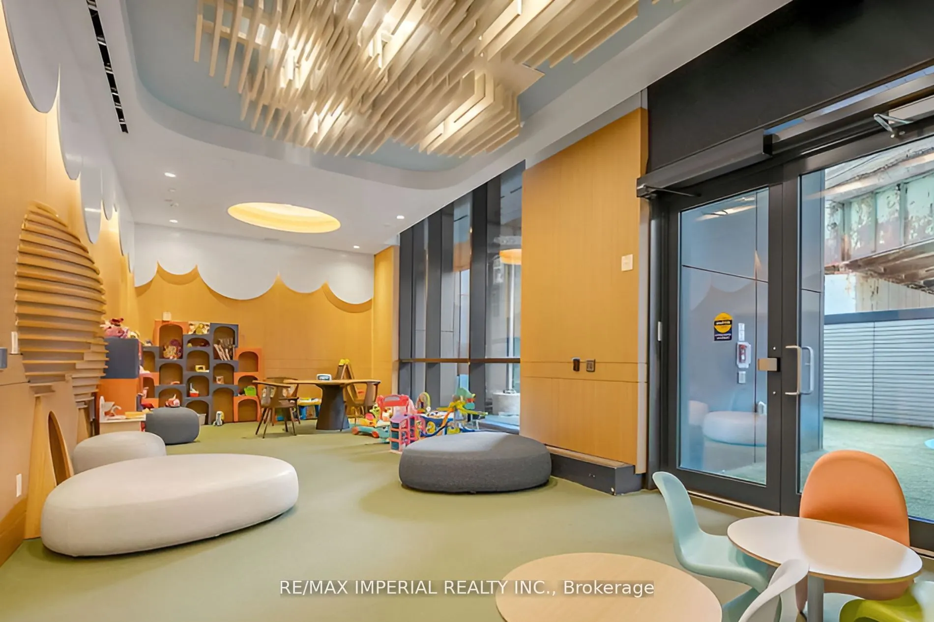 19 Bathurst Street, #611