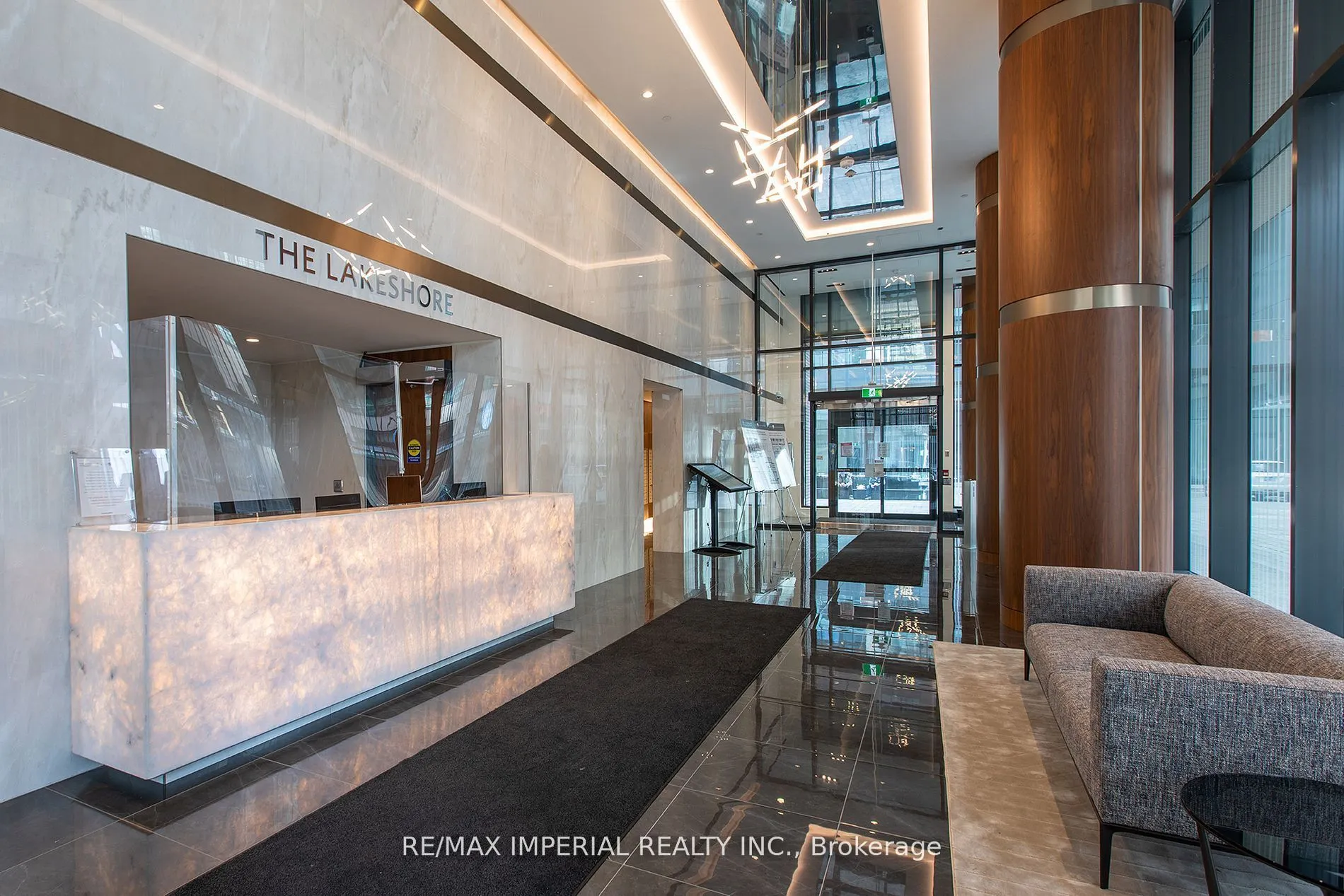 19 Bathurst Street, #611