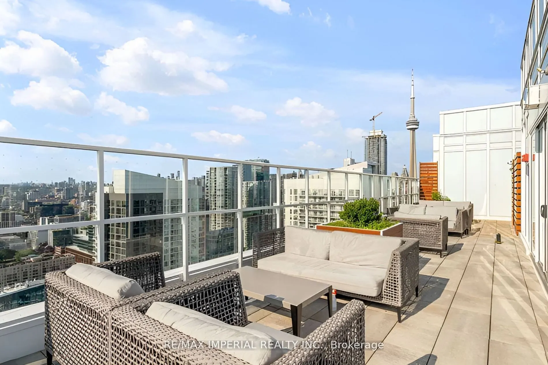 19 Bathurst Street, #611