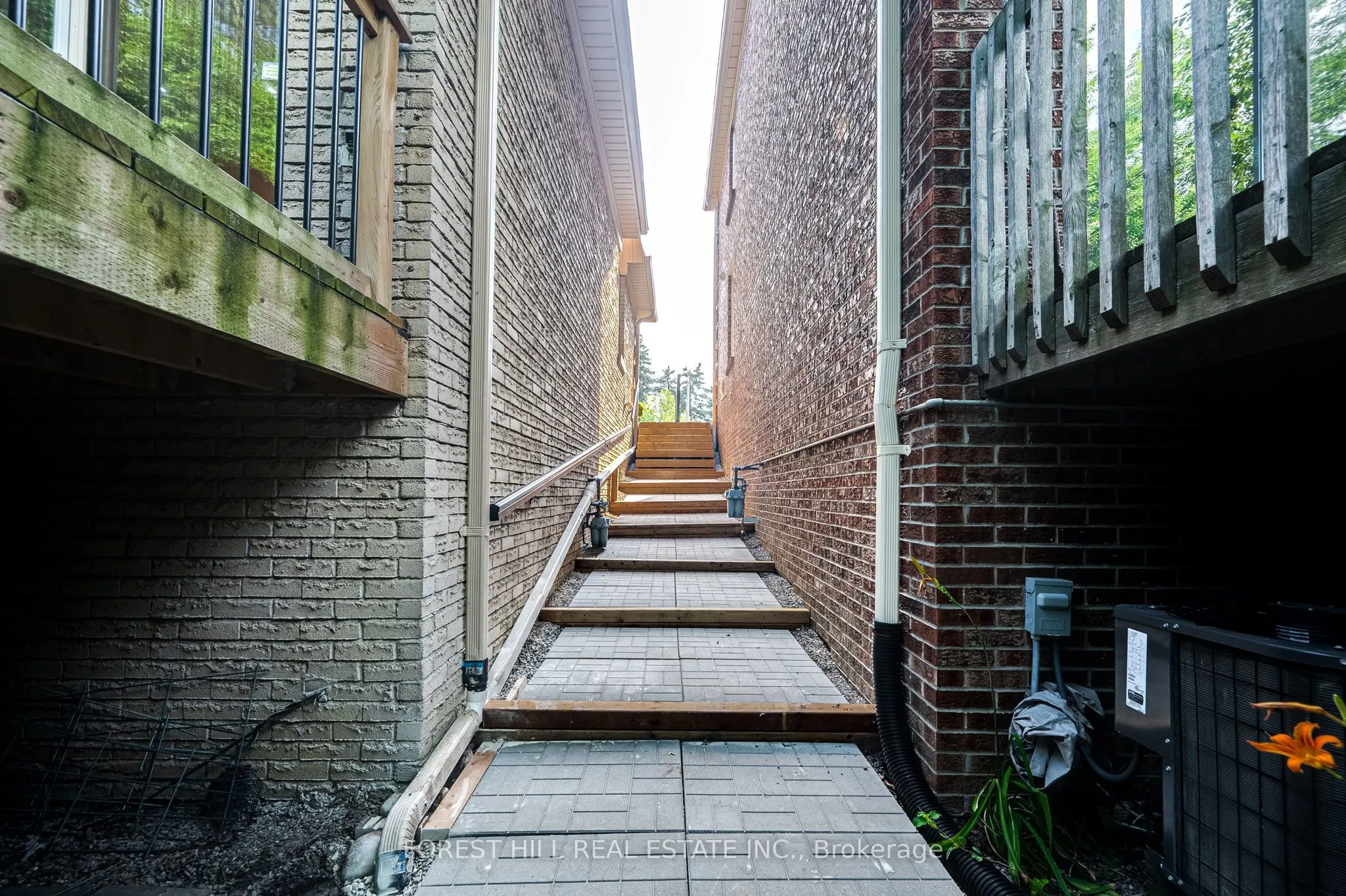 225 Hidden Trail