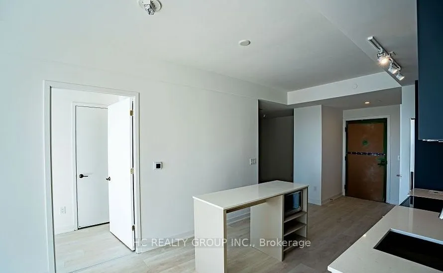8 Tippett Road, #1506