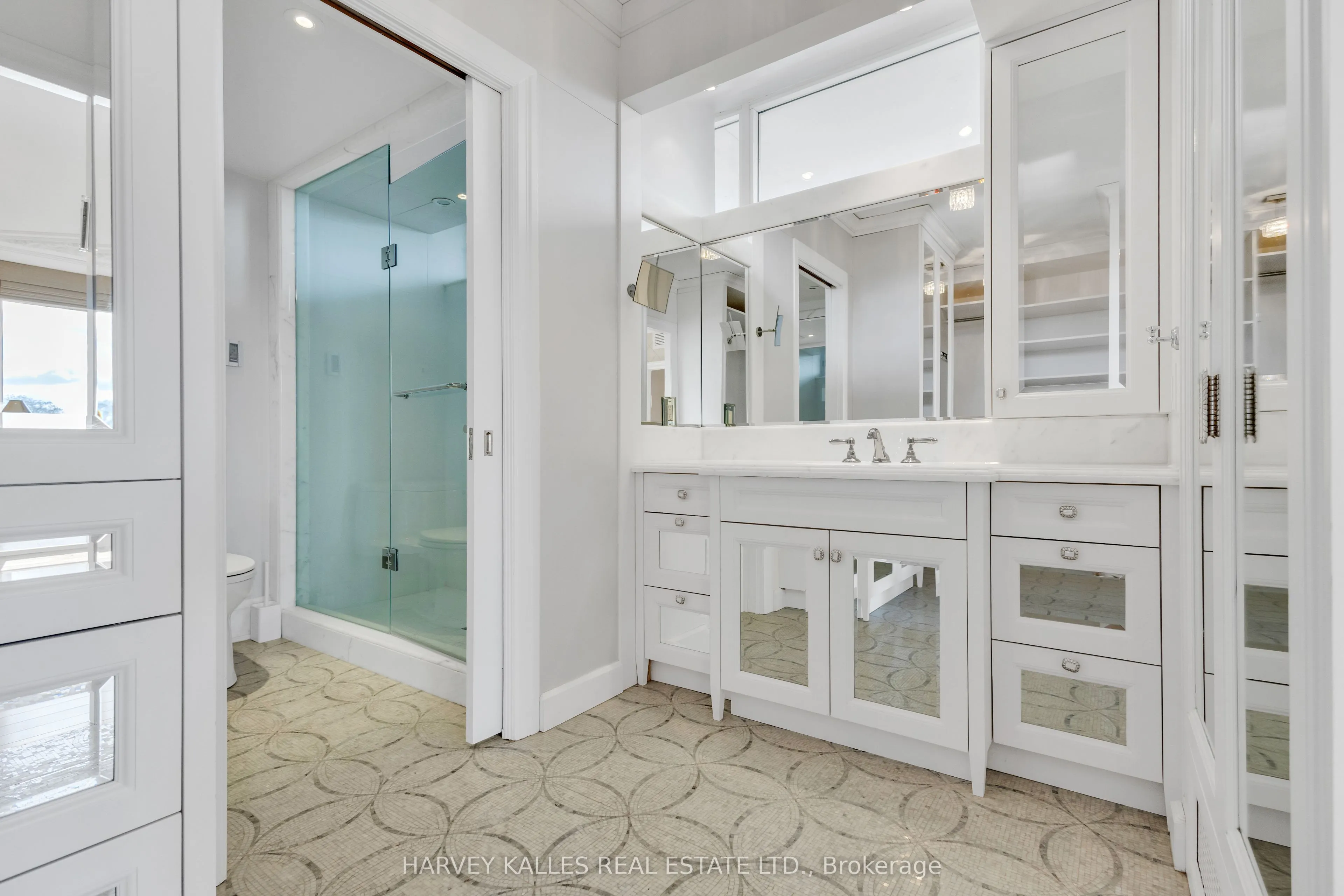 2600 Bathurst Street, #801
