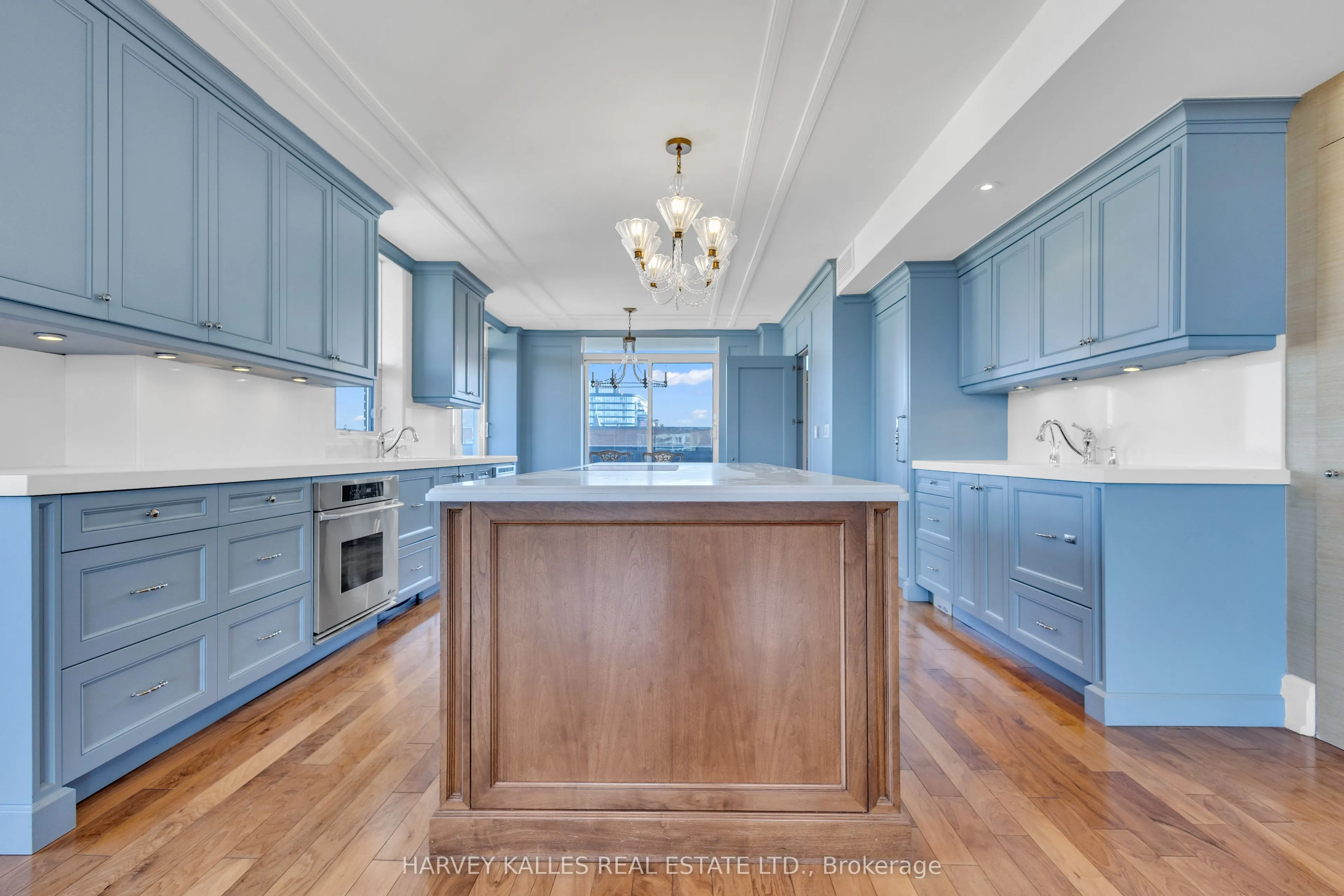 2600 Bathurst Street, #801