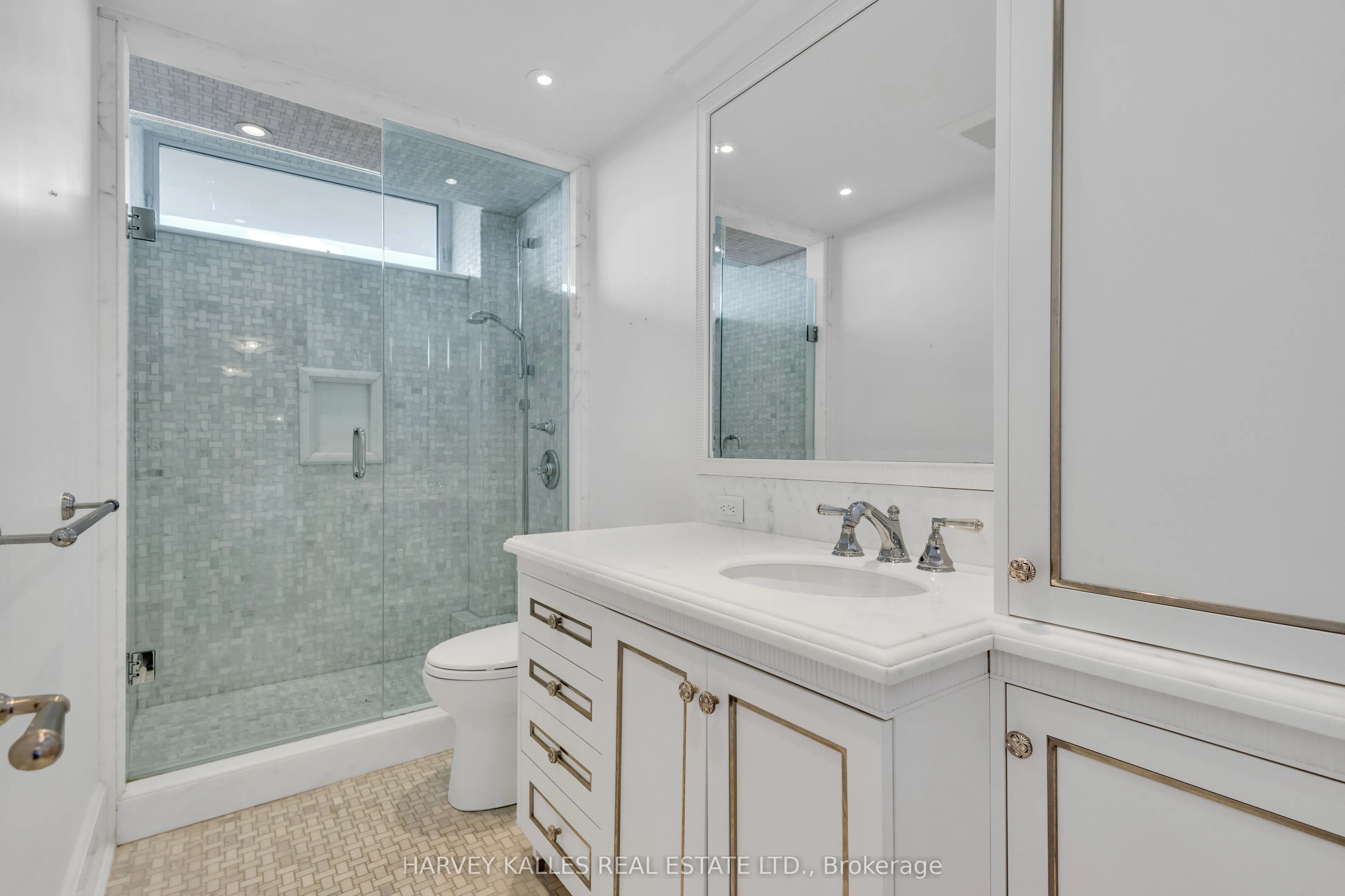2600 Bathurst Street, #801