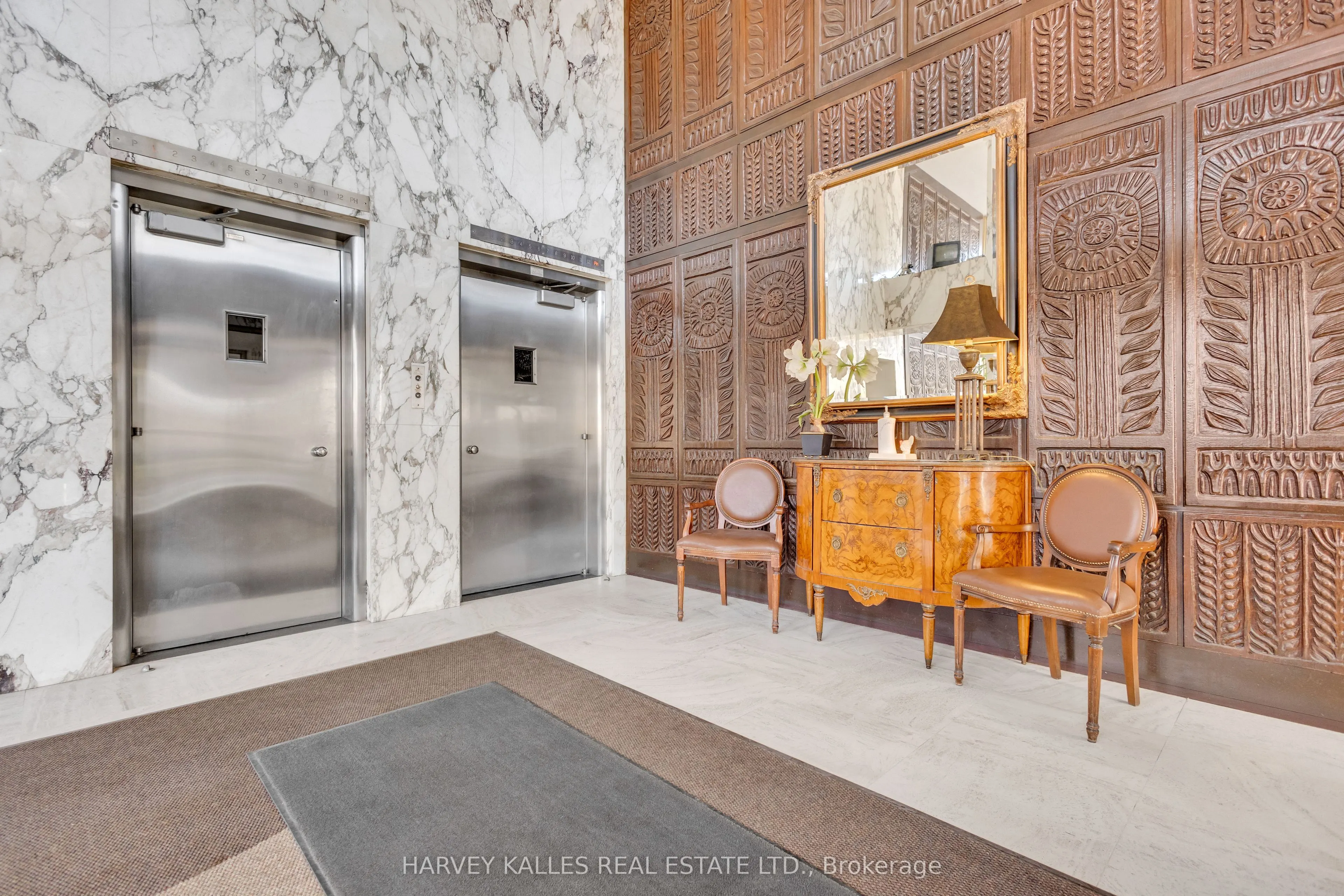 2600 Bathurst Street, #801