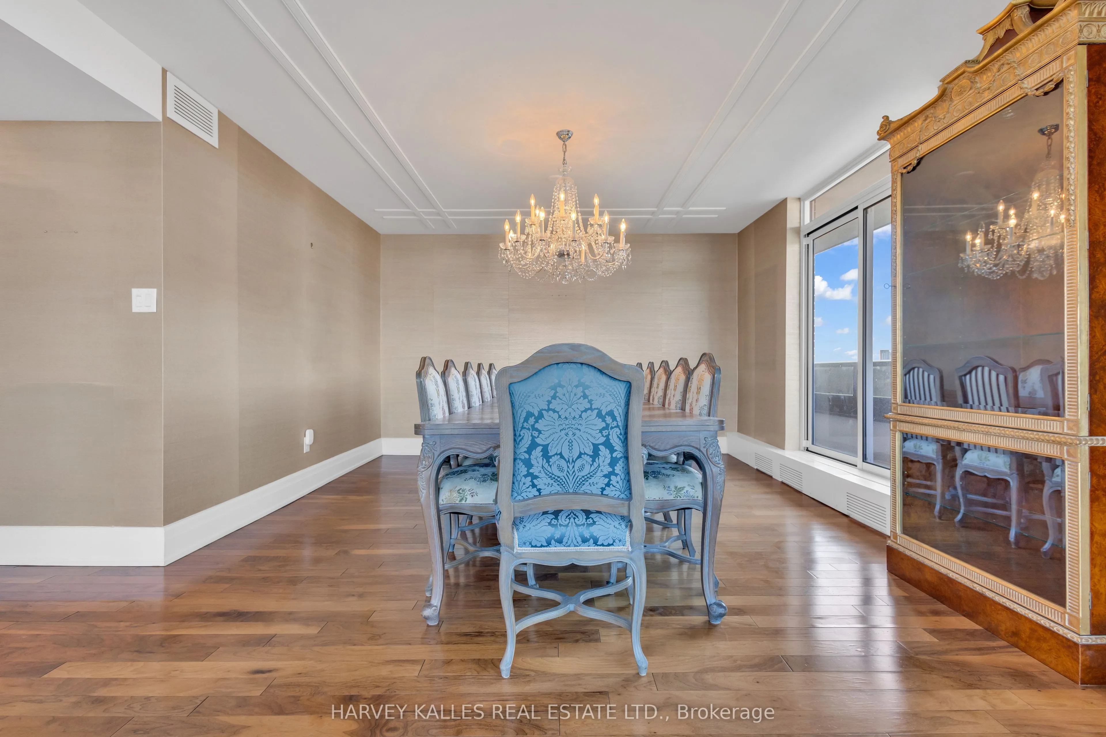 2600 Bathurst Street, #801