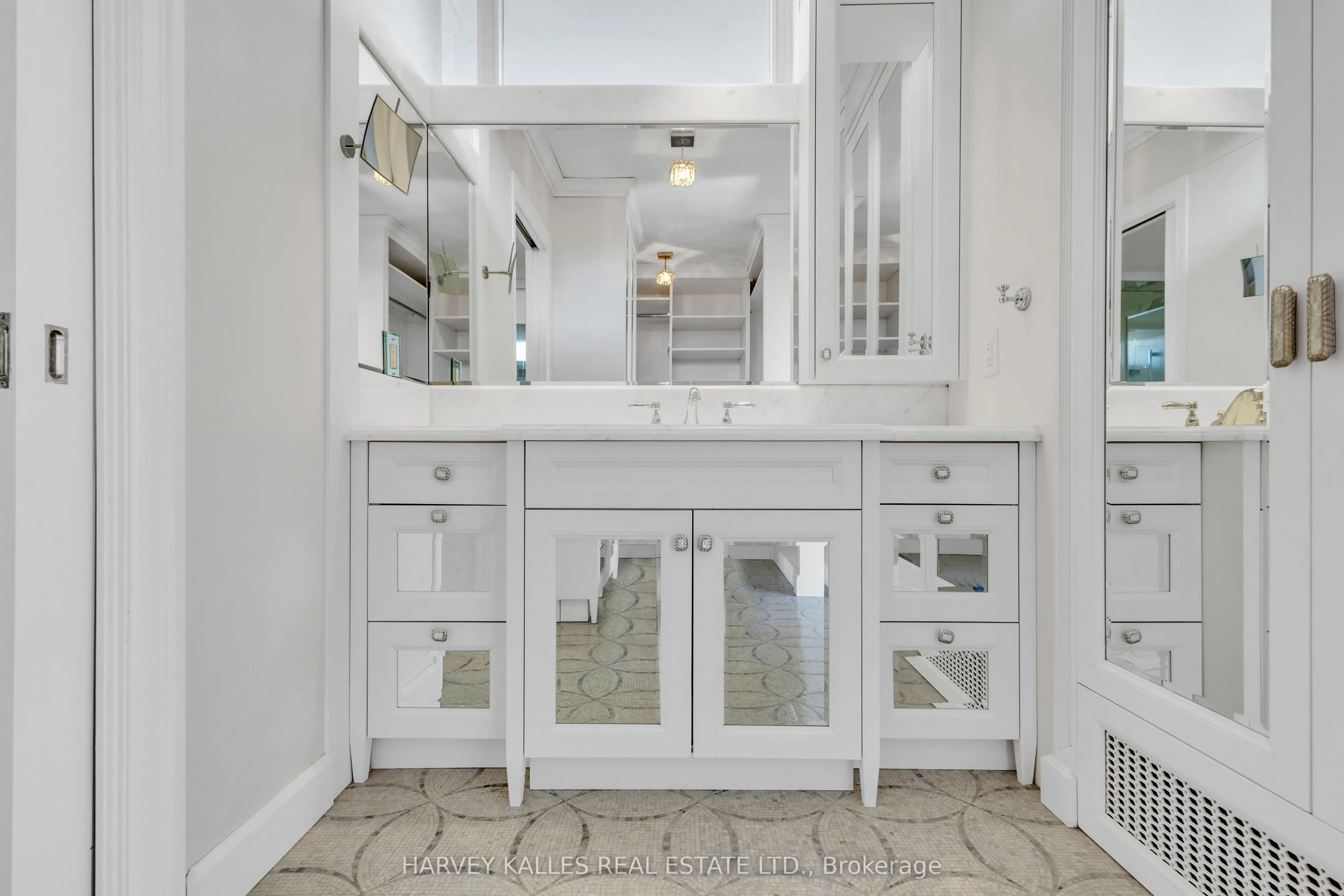 2600 Bathurst Street, #801