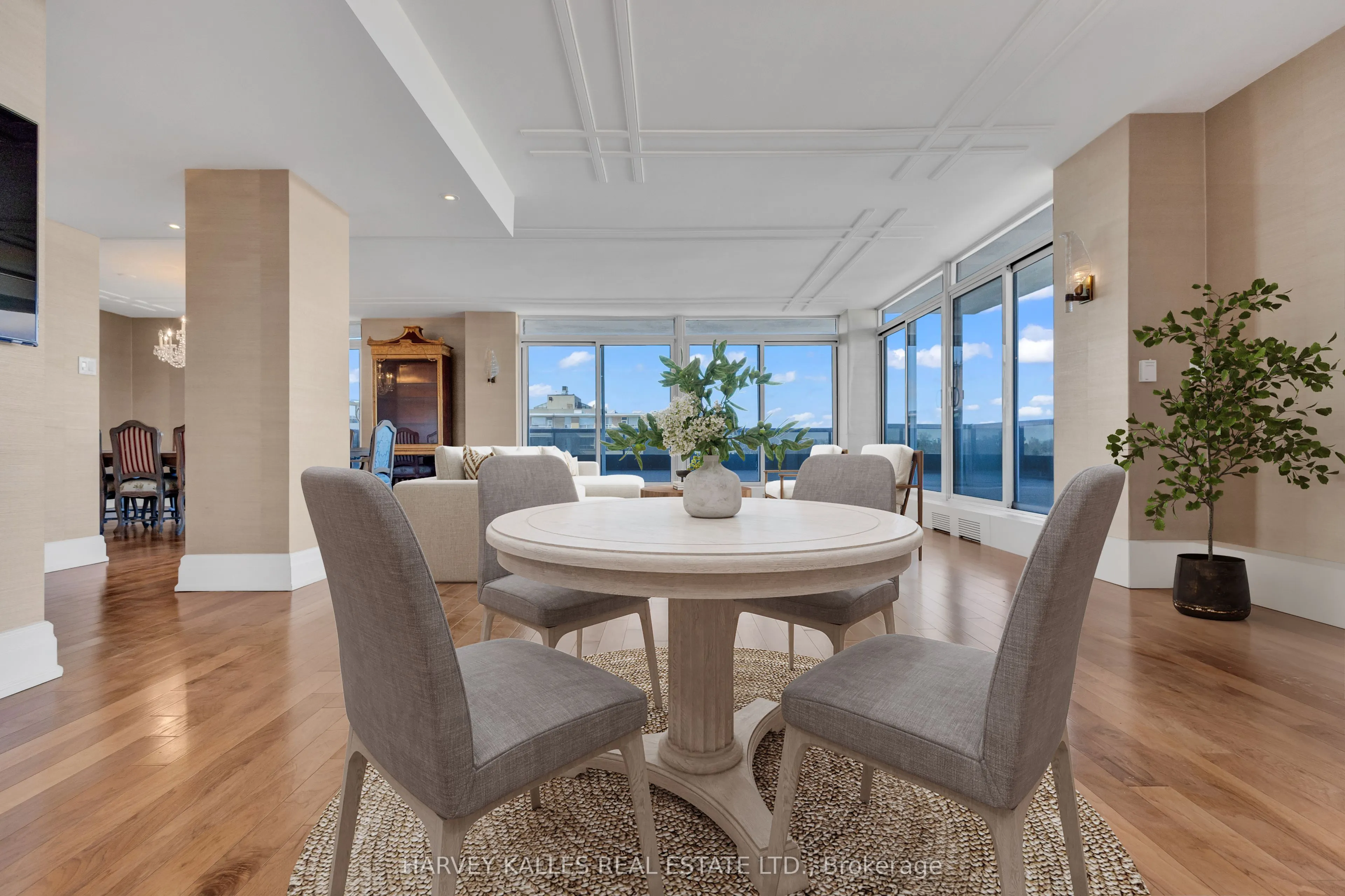 2600 Bathurst Street, #801