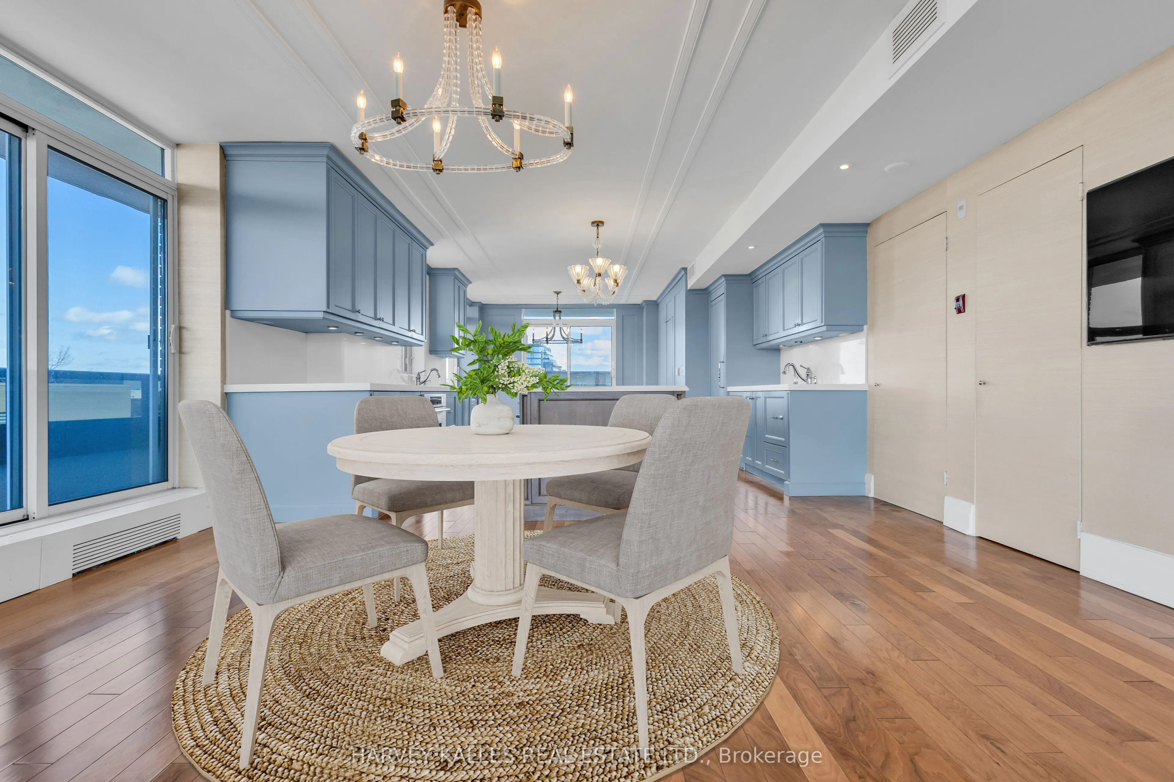 2600 Bathurst Street, #801