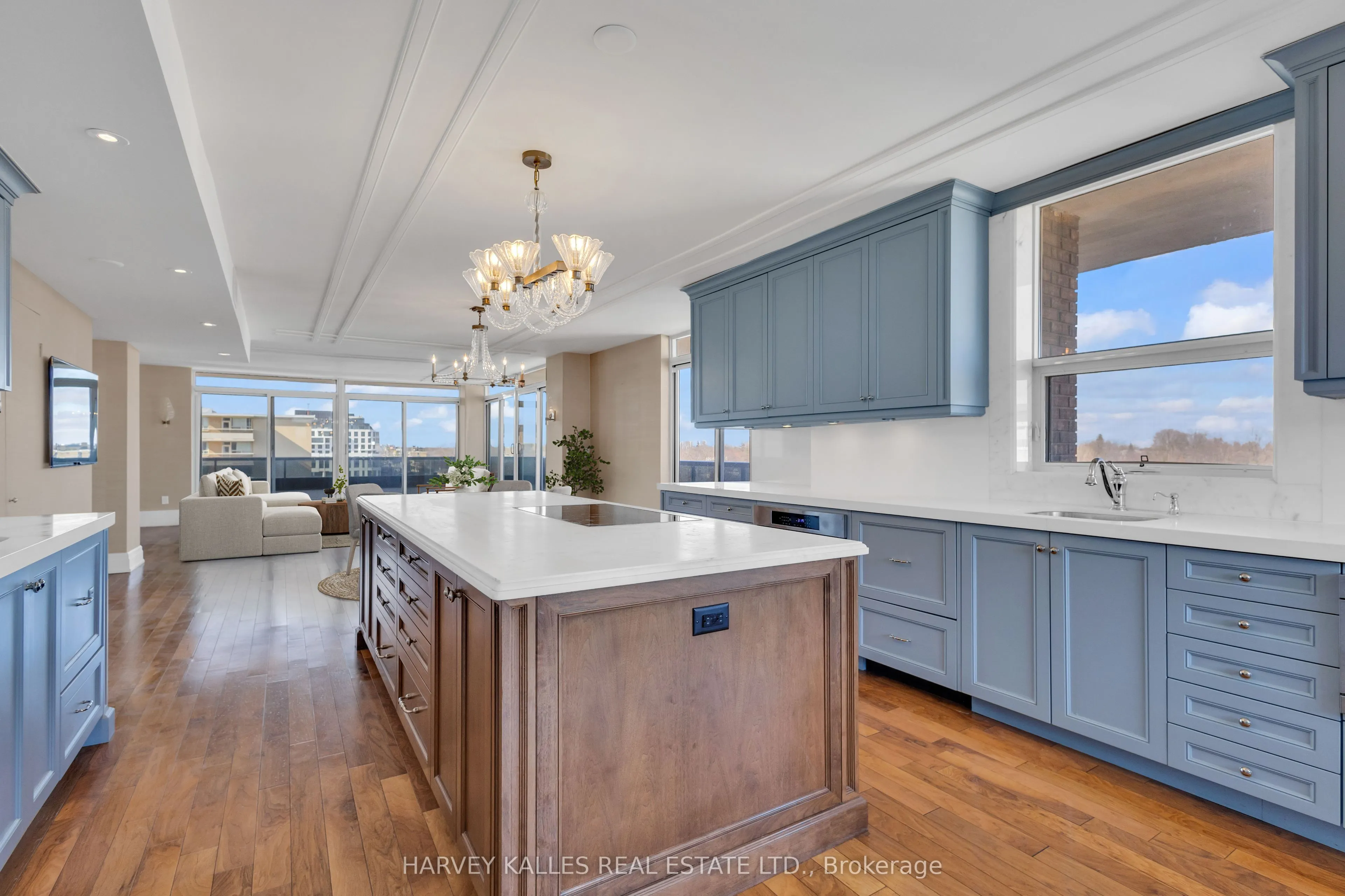 2600 Bathurst Street, #801