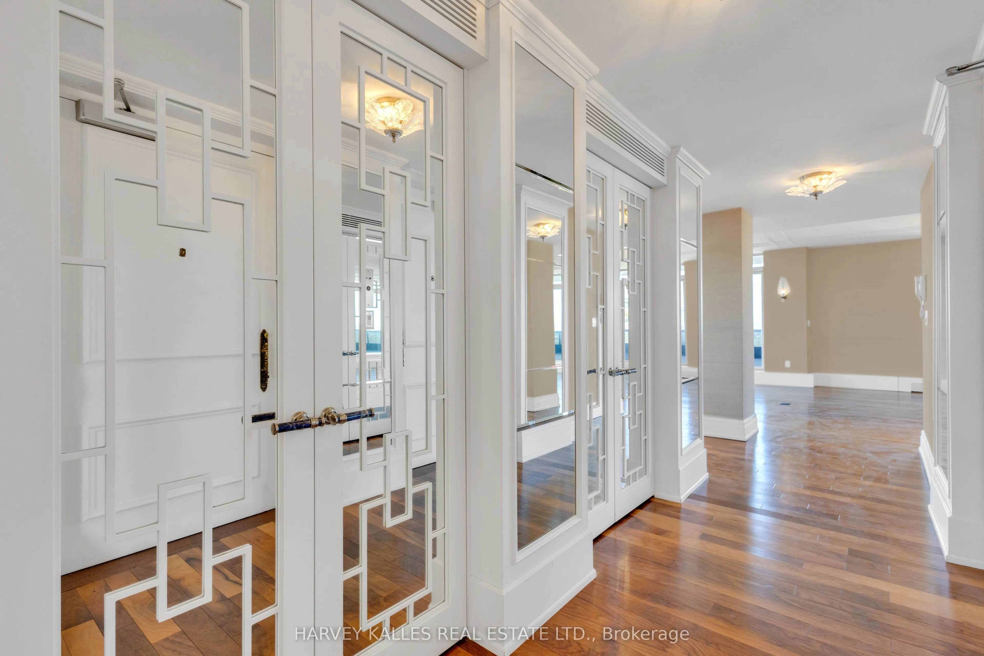 2600 Bathurst Street, #801