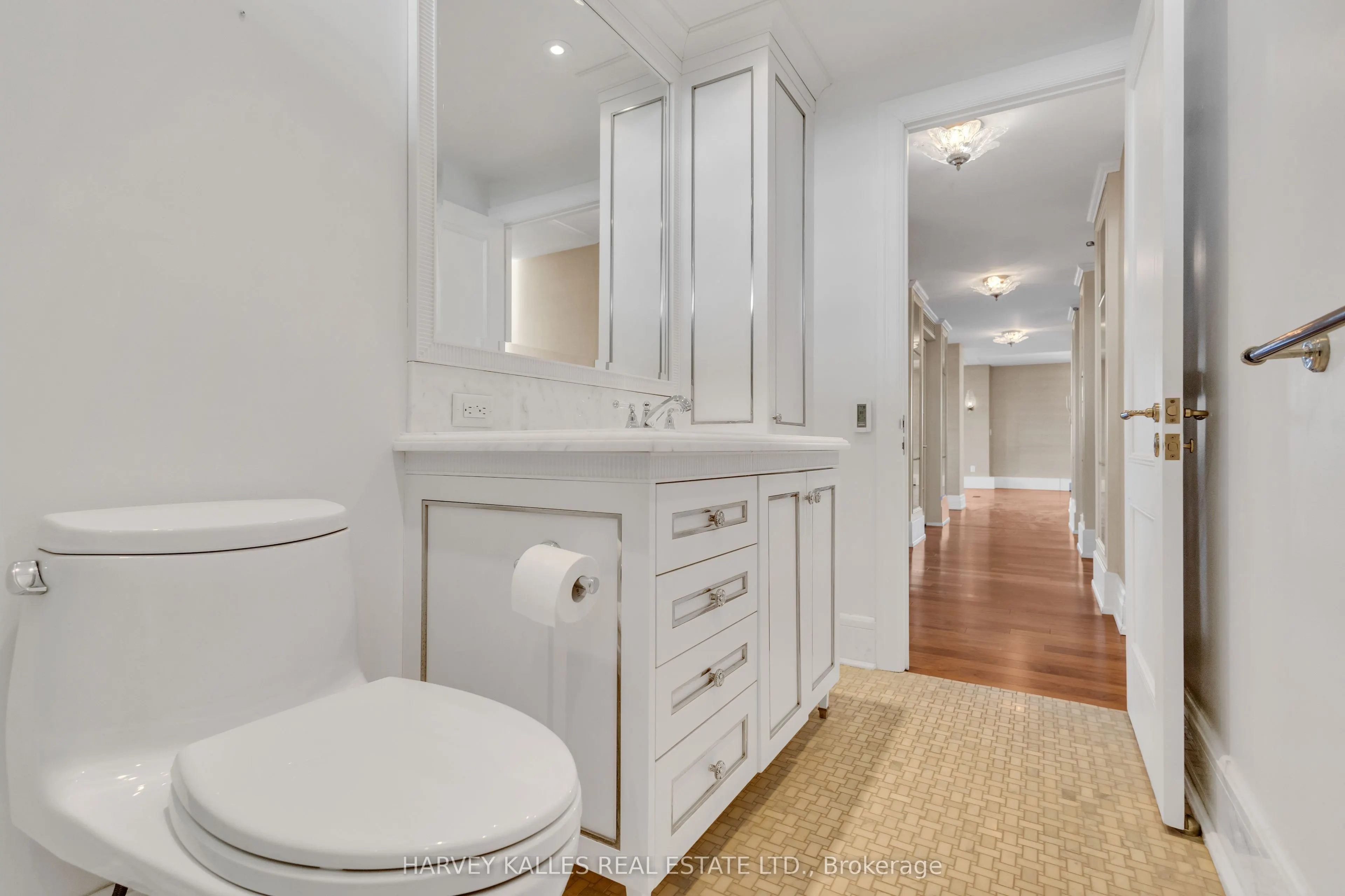 2600 Bathurst Street, #801