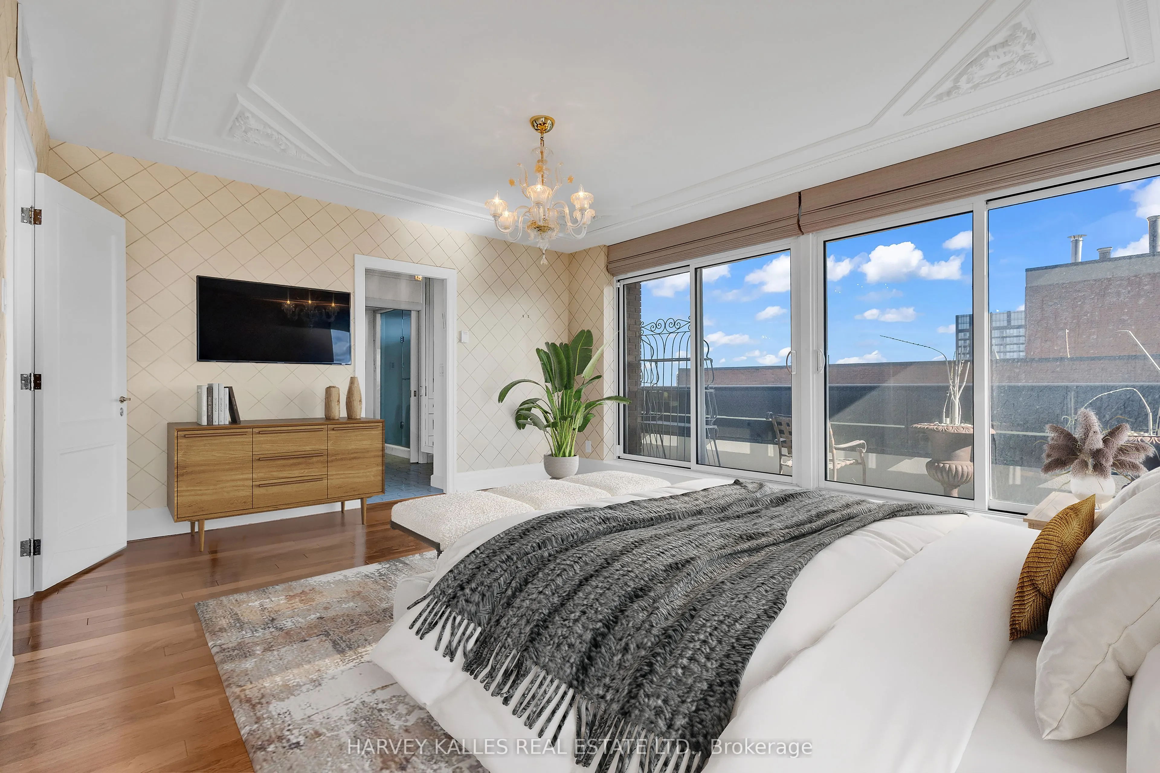 2600 Bathurst Street, #801