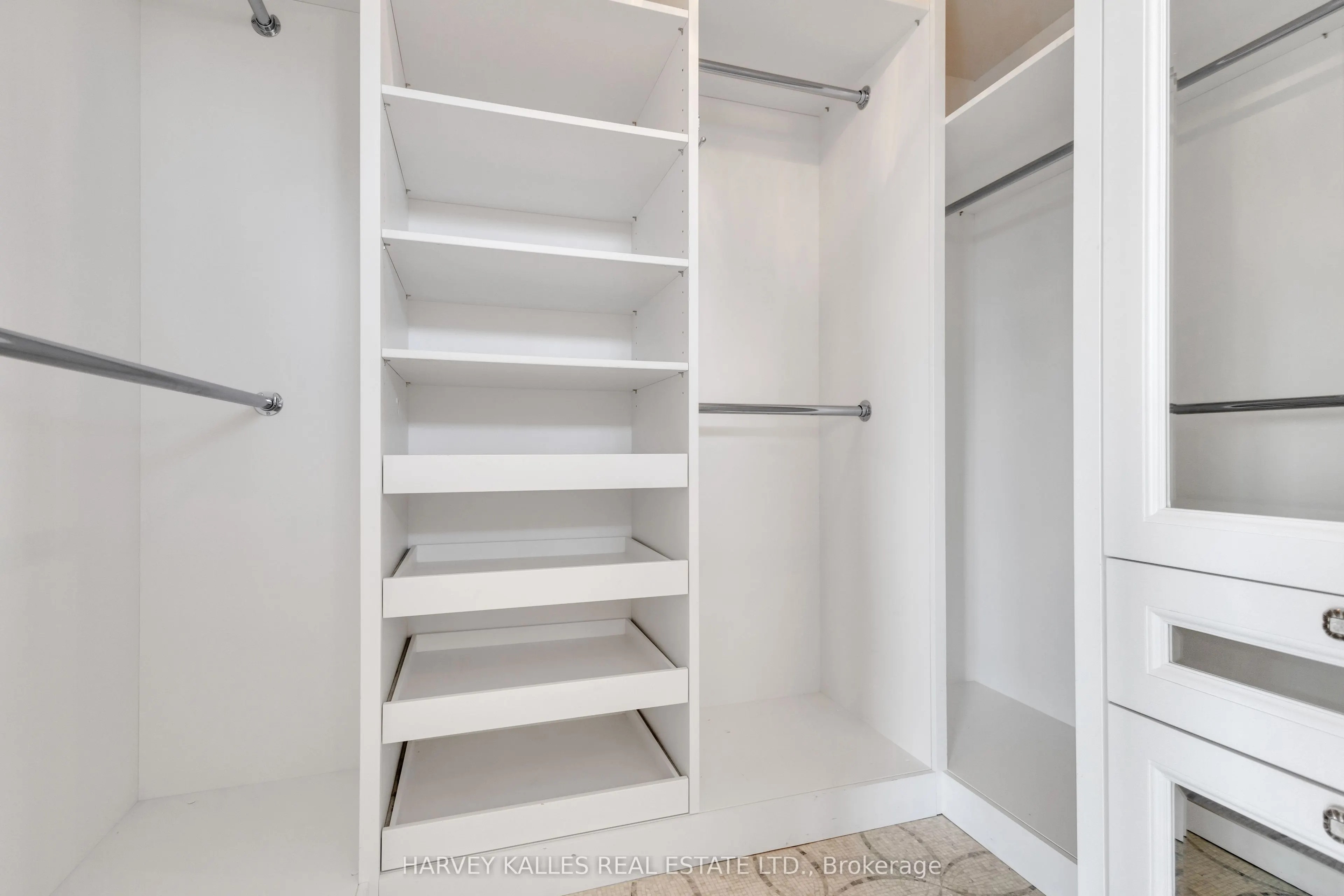 2600 Bathurst Street, #801