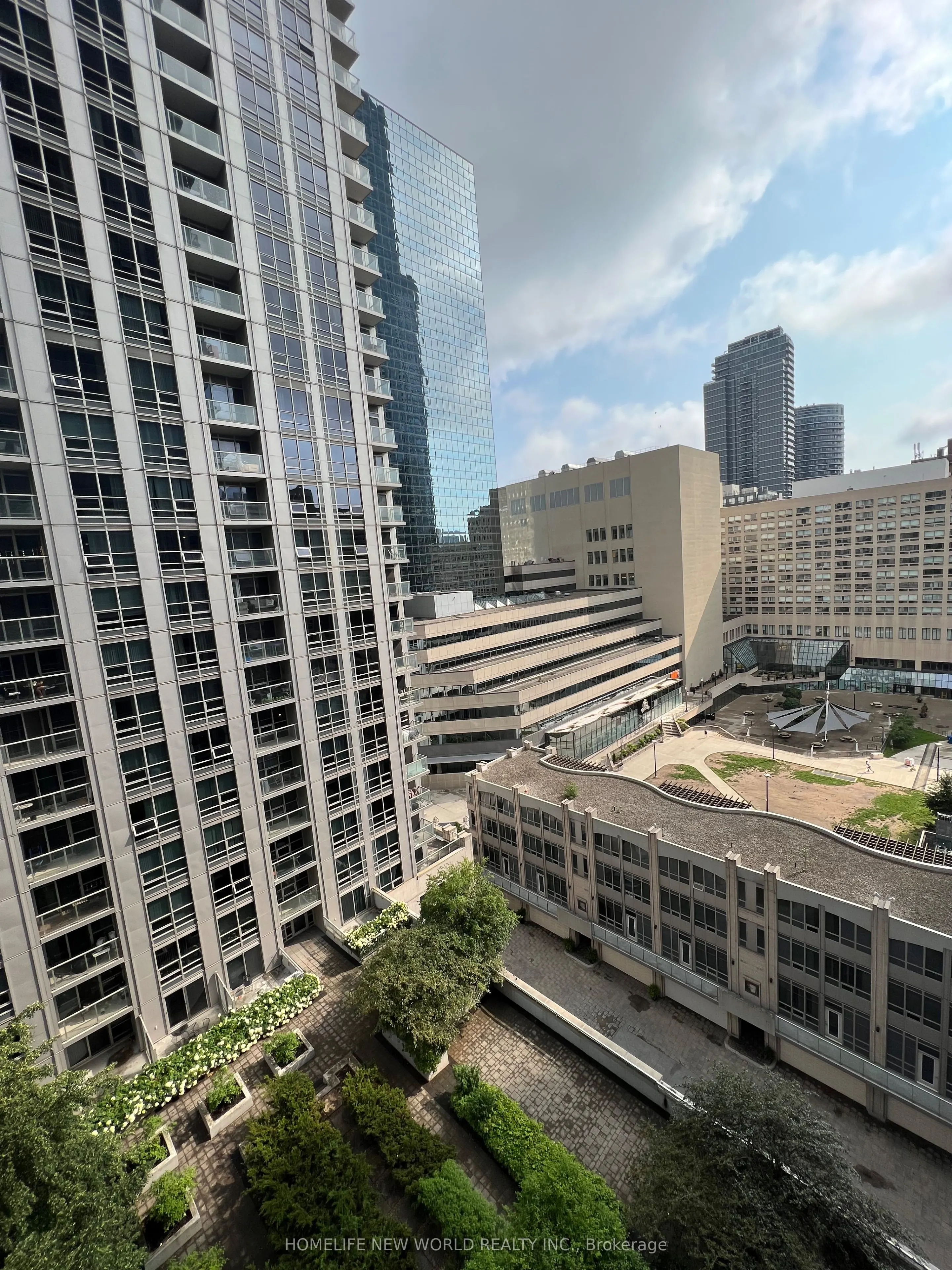 761 Bay Street, #1113