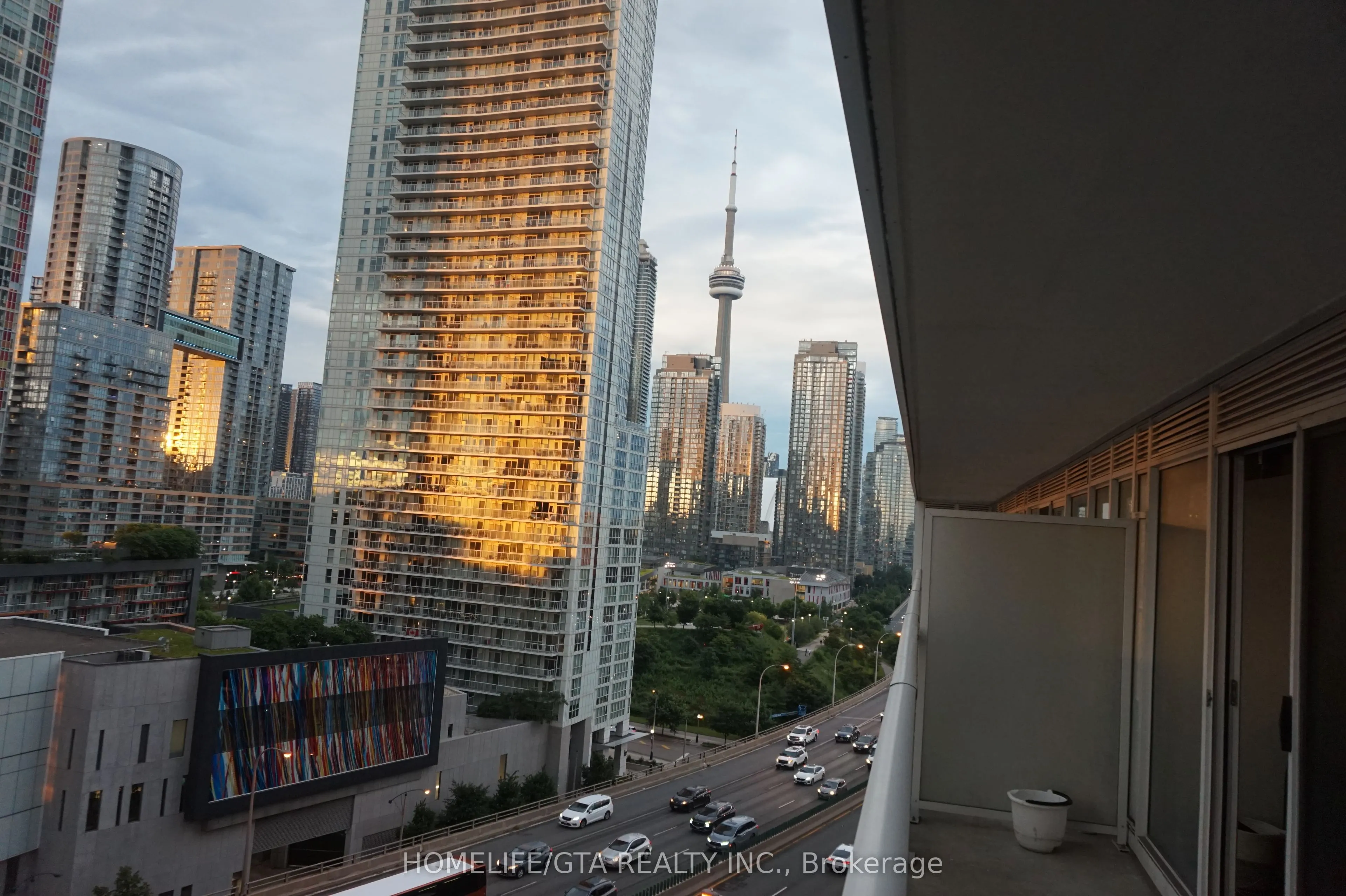 17 Bathurst Street, #1507
