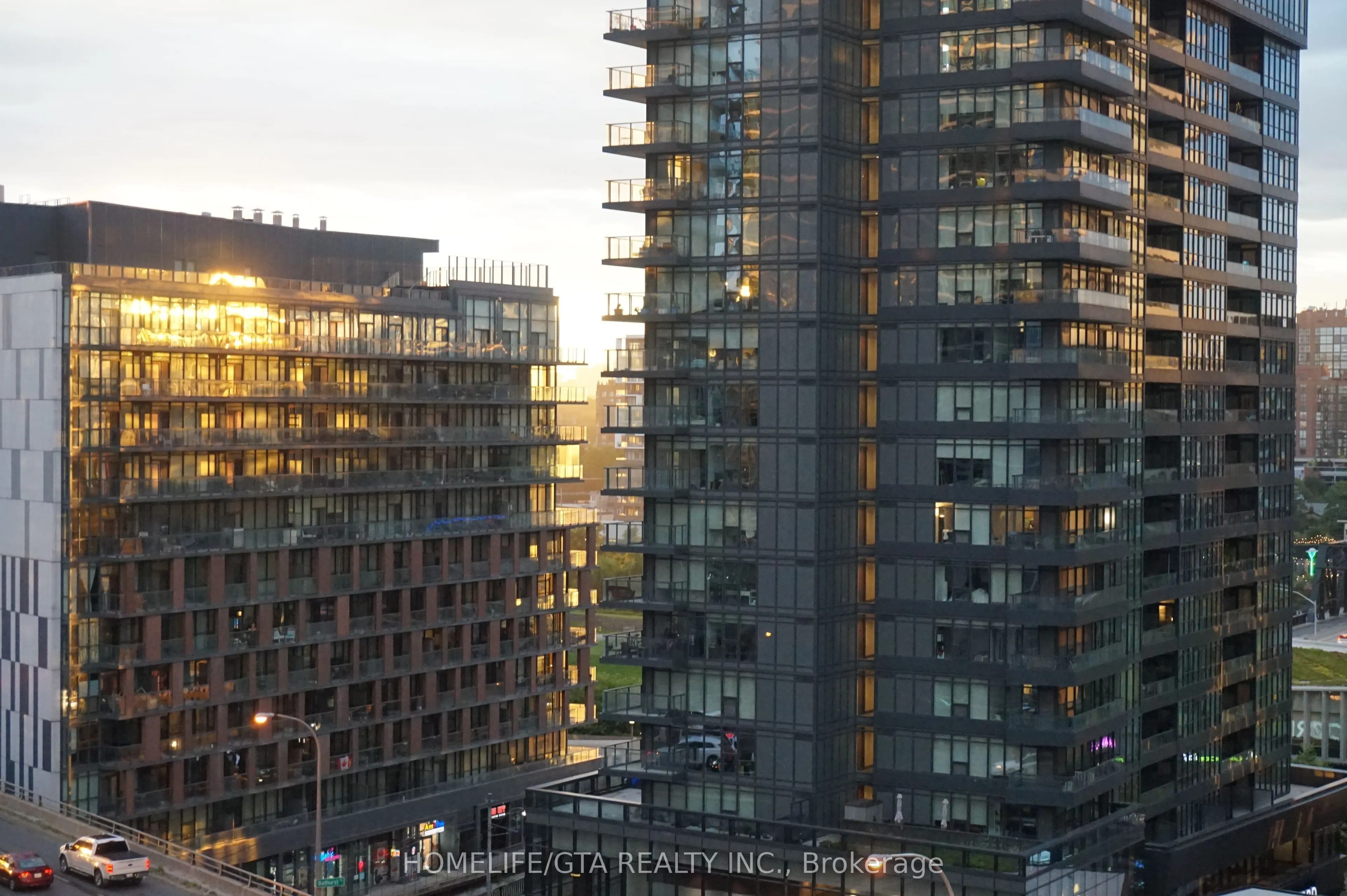 17 Bathurst Street, #1507