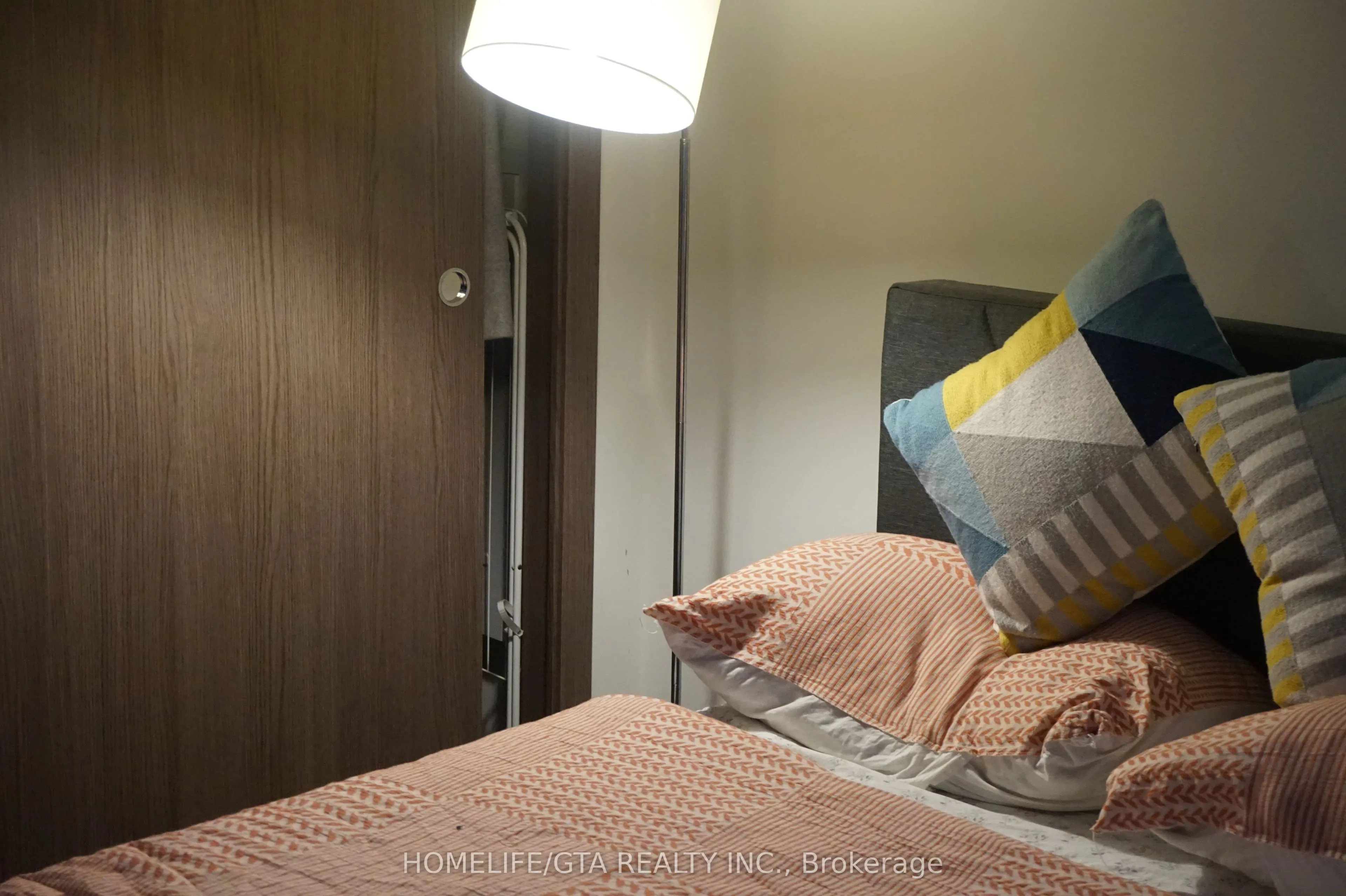 17 Bathurst Street, #1507